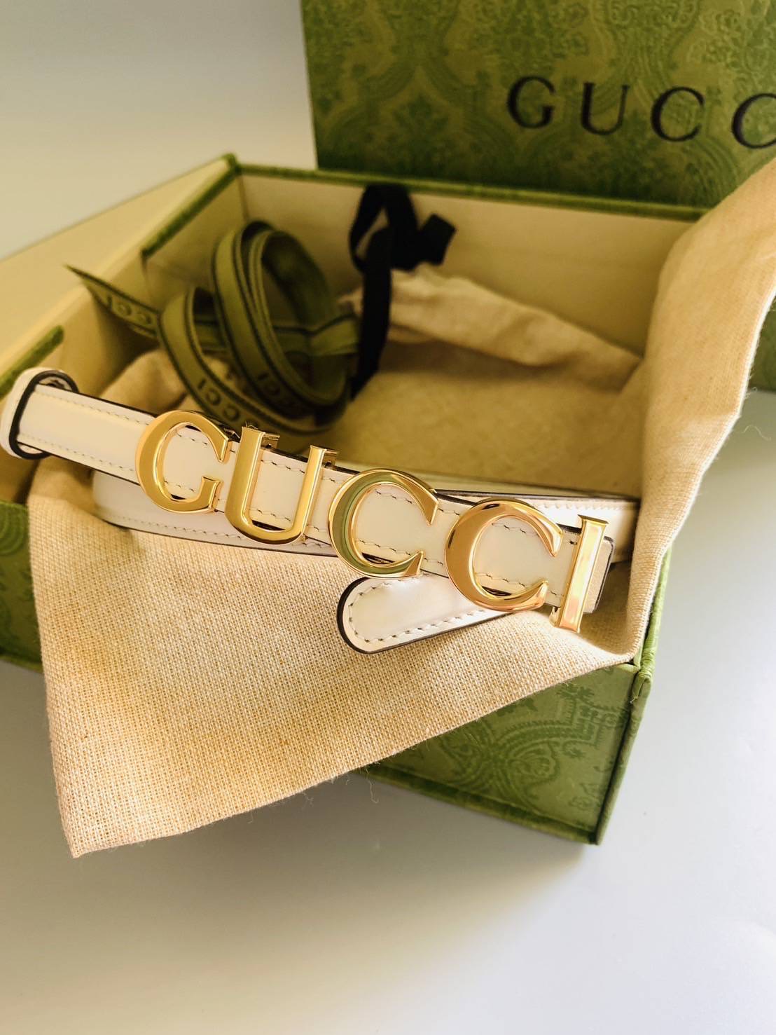 New GUCCI logo lethering belt 1.3 cm • size 75 รูแรก 28” รูสุดท้าย 30” ทุกเส้นเจาะรูเพิ่มได้อีกไม่เกิน 3 รู อุปกรณ์ fullset ( box + Copyrec)🎁