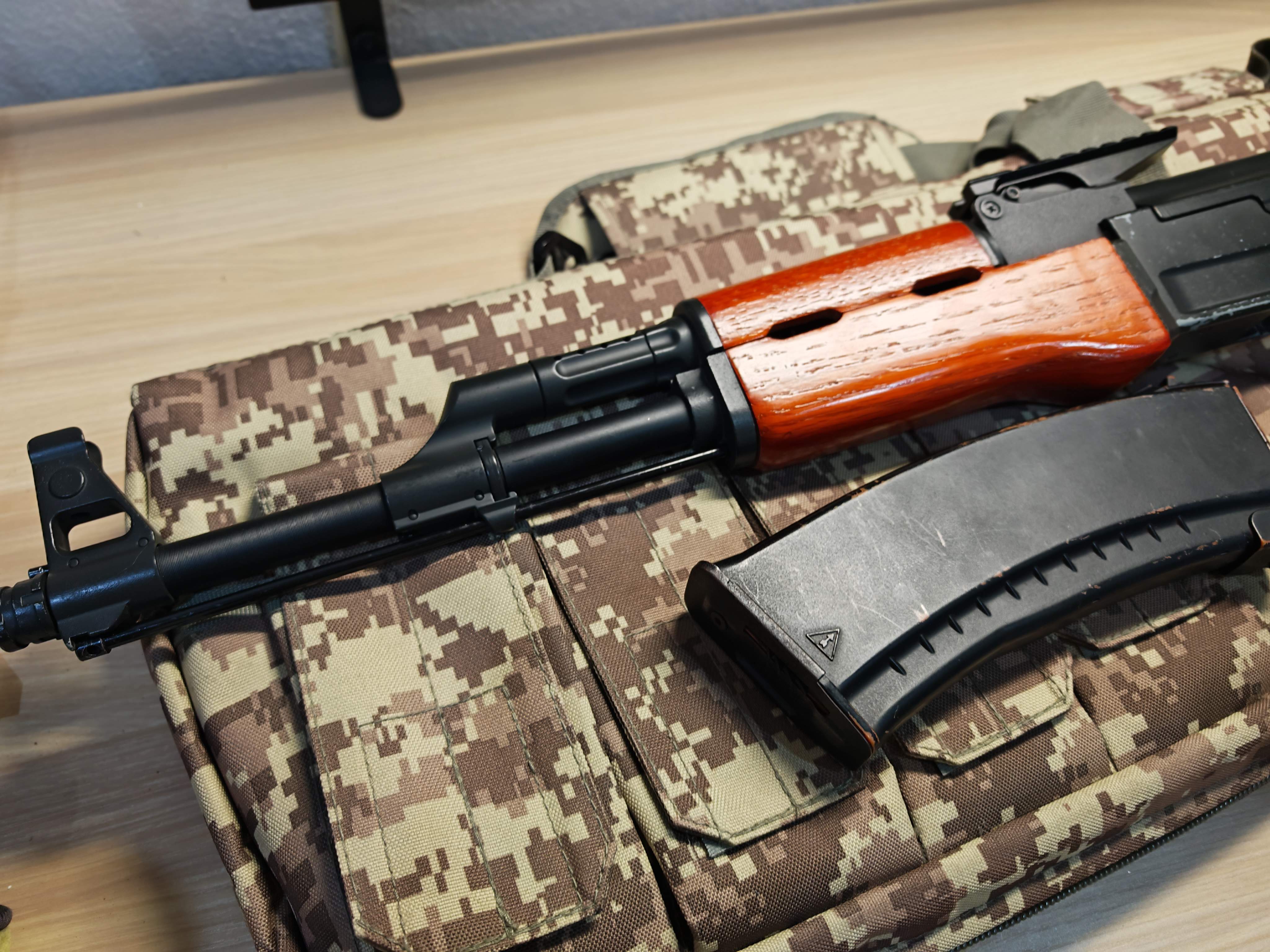 CYMA CM.042 AK47 บอดี้โลหะ ไม้แท้ + กระเป๋า AEG BB Gun บีบีกัน Airsoft Gun ปืนอัดลม ปืนยาวไฟฟ้า มือสอง