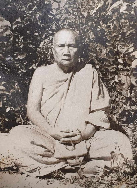 พระทันตธาตุ ครูบาอินทร์ องค์นี้ได้มาจากคุณลุงประเสริฐ อายุ 82 ปี ปัจจุบันยังมีชีวิตอยู่ ลุงประเสริฐ ได้มาจากพ่อผาคำ ซึ่งเสียชีวิตแล้ว พ่อผาคำเป็นศิษย์เรียนวิชา และรับใช้ครูบาอินทร์ ลุงประเสริฐ ได้รับพระทันตธาตุมาจากพ่อผาคำเมื่อปี 2545