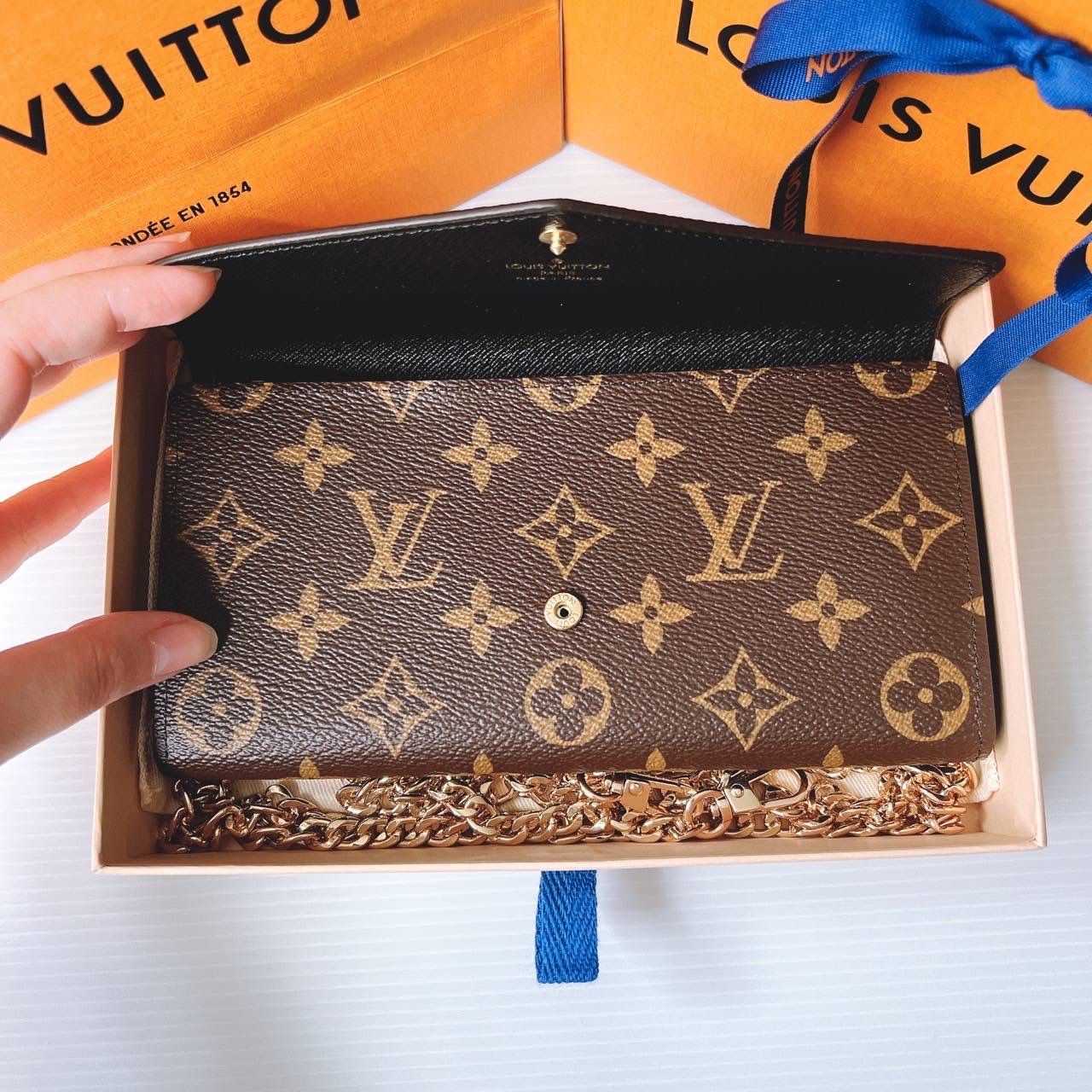 New LV Sarah long wallet microchip ปี 2022