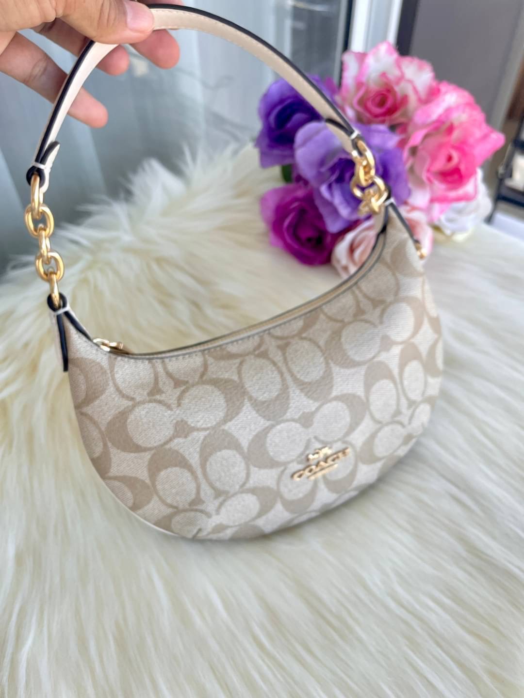 New Coach รุ่นใหม่ ราคา 4590 บาท