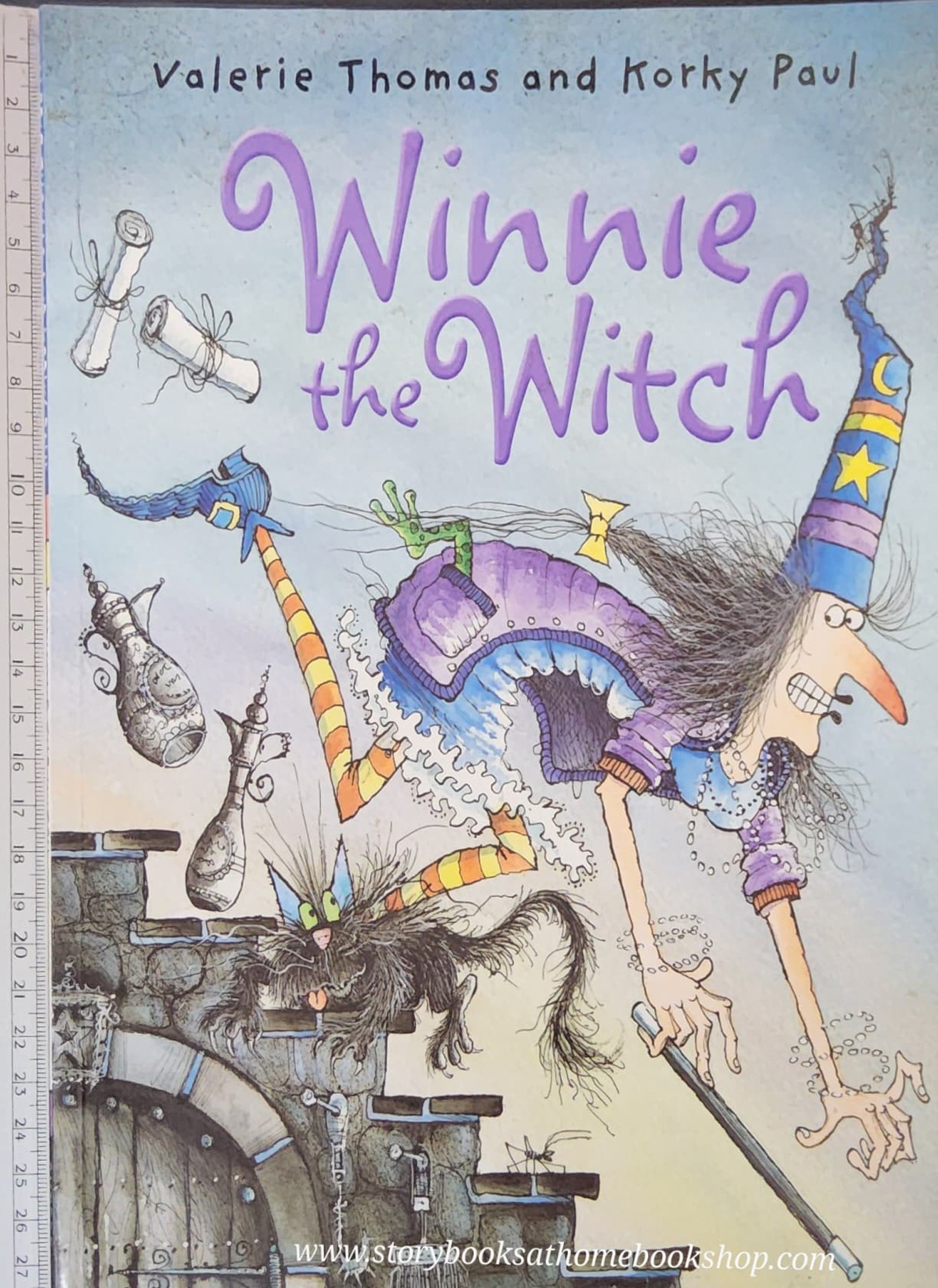 หนังสือนิทานปกอ่อน** 🍅WINNIE THE WITCH by Valerie Thomas and Korky Paul