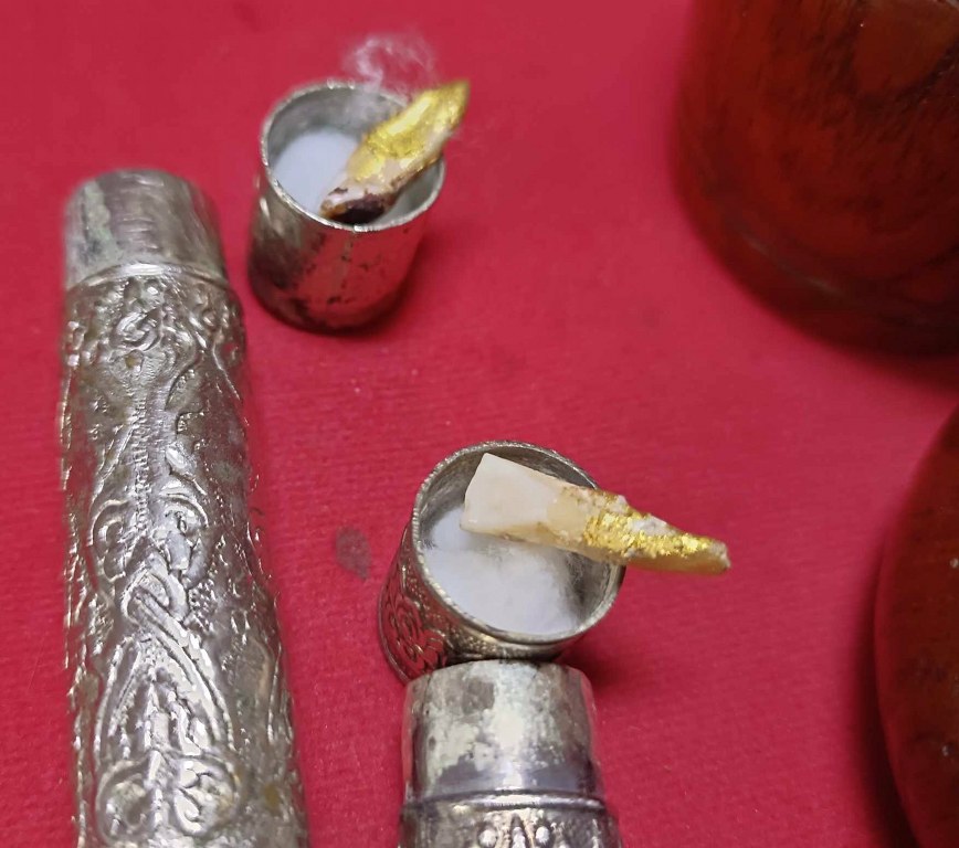 พระทันตธาตุ ครูบาบุญมา วัดดอนชัย จ.เชียงใหม่ พ.ท.ปรีชาฯ ได้มาจากคุณอาคม มีอาชีพเป็นครู เคยสอนที่โรงเรียนสันป่าตอง ปัจจุบันอายุ 66 ปี (บันทึก พ.ศ.2567) ยังมีชีวิตอยู่ คุณอาคมเคยเป็นลูกศิษย์ครูบาบุญมา พ.ท.ปรีชา ได้รับพระทันตธาตุเมื่อมี 2545