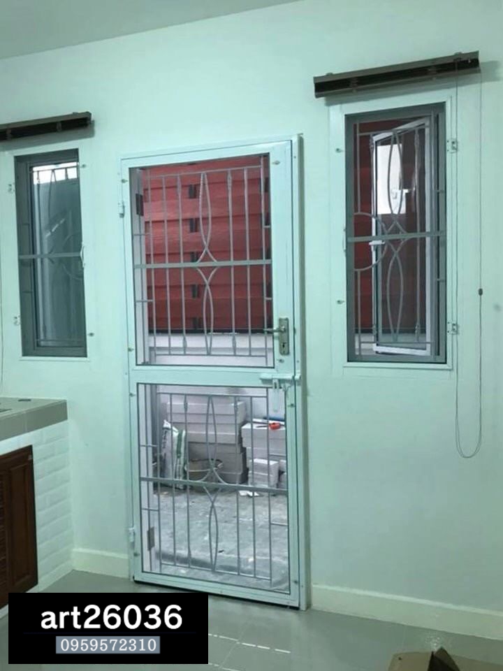 เหล็กดัดสีอบขาว พร้อมผ้าม่าน มุ้งลวด