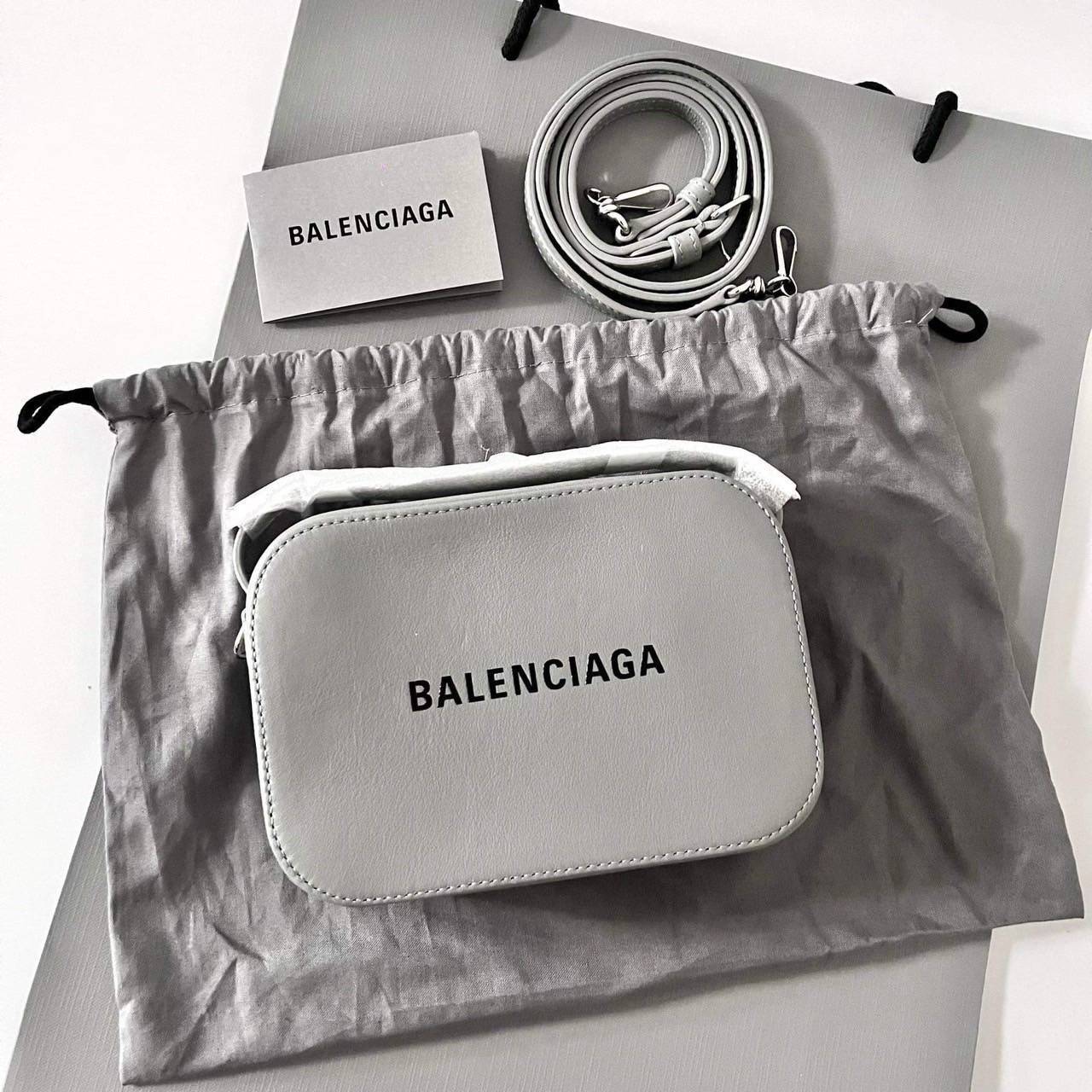 New Balenciaga Everyday Xs Camera bag L7,1 x H5,1 x W2,3 inch อุปกรณ์ถุงผ้า การ์ด ถุงกระดาษ สำเนาใบเสร็จ