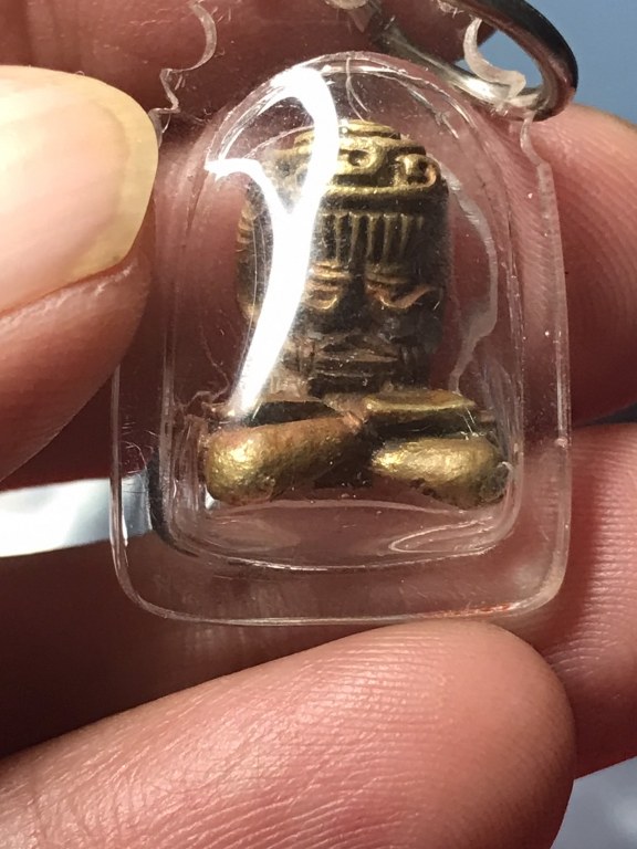 พระปิดตา โคตรเศรษฐีครูบาชัยยะวงค์ศาพัฒนา วัดพระพุทธบาทห้วยต้ม อ.ลี้ จ.ลำพูน ที่ระลึกอายุครบ 7 รอบ สร้างปี 2540 ในวาระที่หลวงปู่อายุครับ7รอบครับ เนื้อโลหะผสม