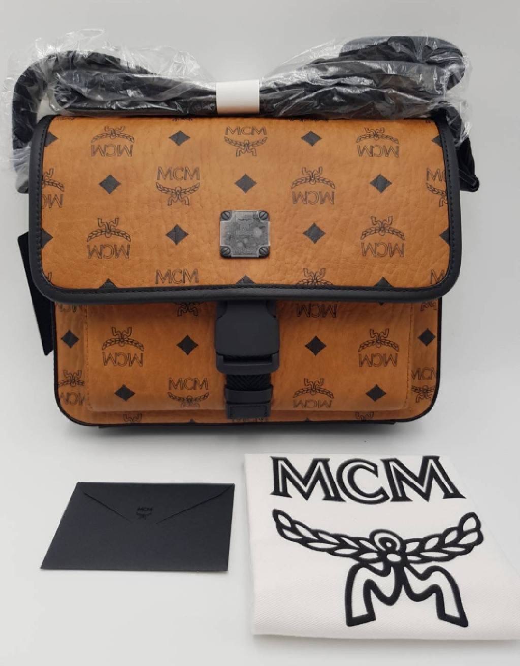 New Mcm อุปกรณ์การ์ด ถุงผ้า ถุงกระดาษ shop king power
