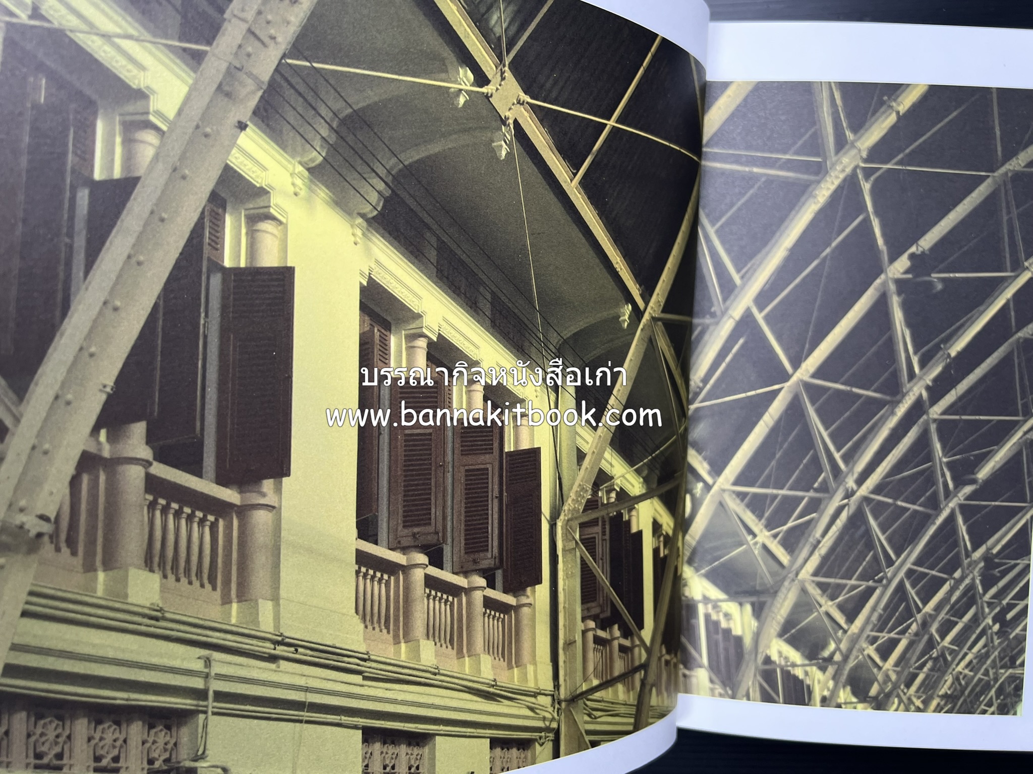 ๑๐๐ ปีสถานีรถไฟกรุงเทพ หนังสือครบรอบ ๑๐๐ ปีสถานีกรุงเทพ การรถไฟแห่งประเทศไทย.