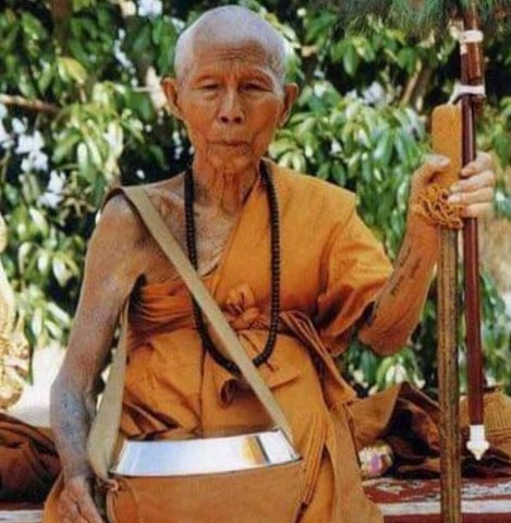 ไม้เท้าครูบาชัยยะวงศา เล่มนี้ ได้มาจากชาวกะเหรี่ยงท่านหนึง ปัจจุบัน (ปี 2565) อายุ 80-90 ปีแล้ว ตอนที่ไปเอาไม้เท้านี้ เพื่อน ๆ เพื่อนบ้านคุณลุงท่านก็ไปเอาไม้เท้าที่บ้าน ของตัวเองให้ นำมารวม ๆ กัน จึงได้มา 5 เล่มในคราวเดียวกัน