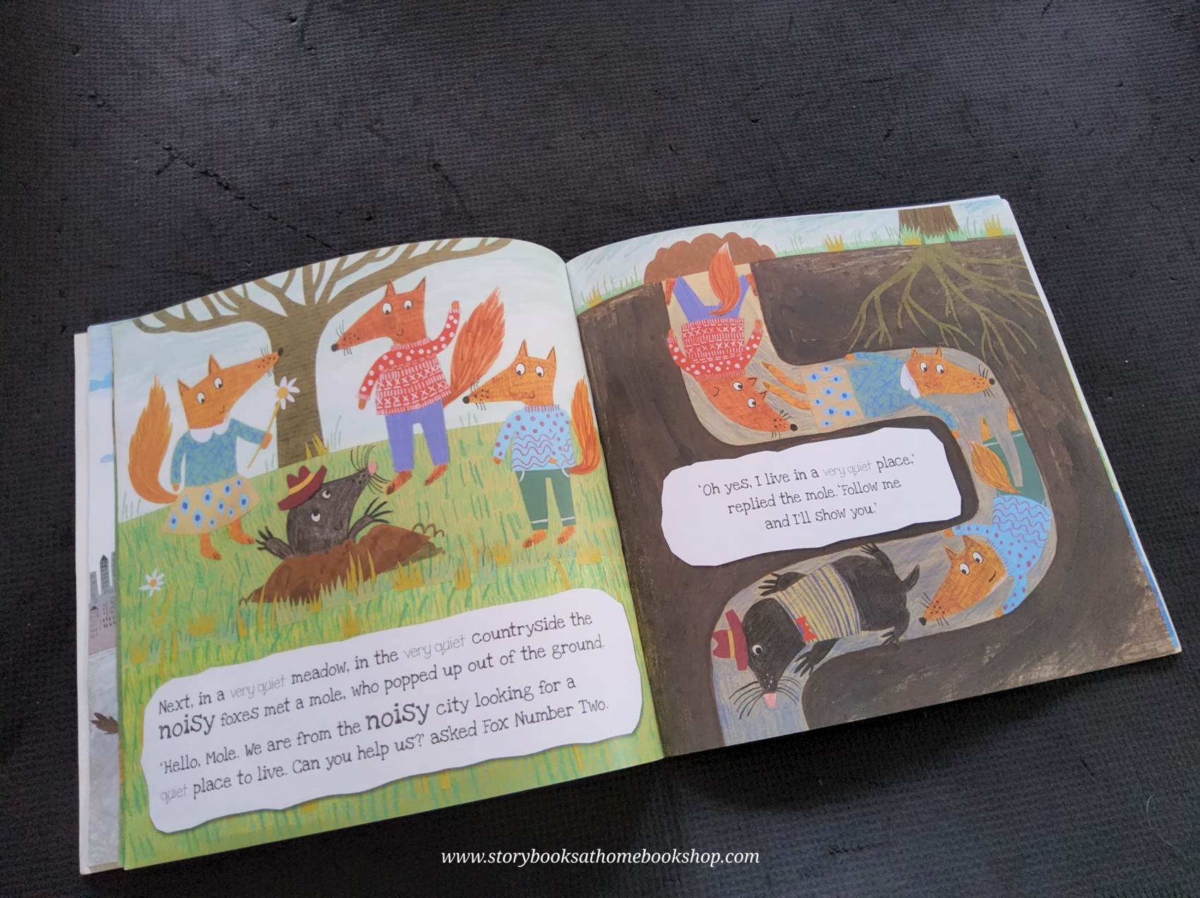 หนังสือนิทานปกอ่อน** 🍅THE VERY NOISY FOXES BY AMY HUSBAND♥️