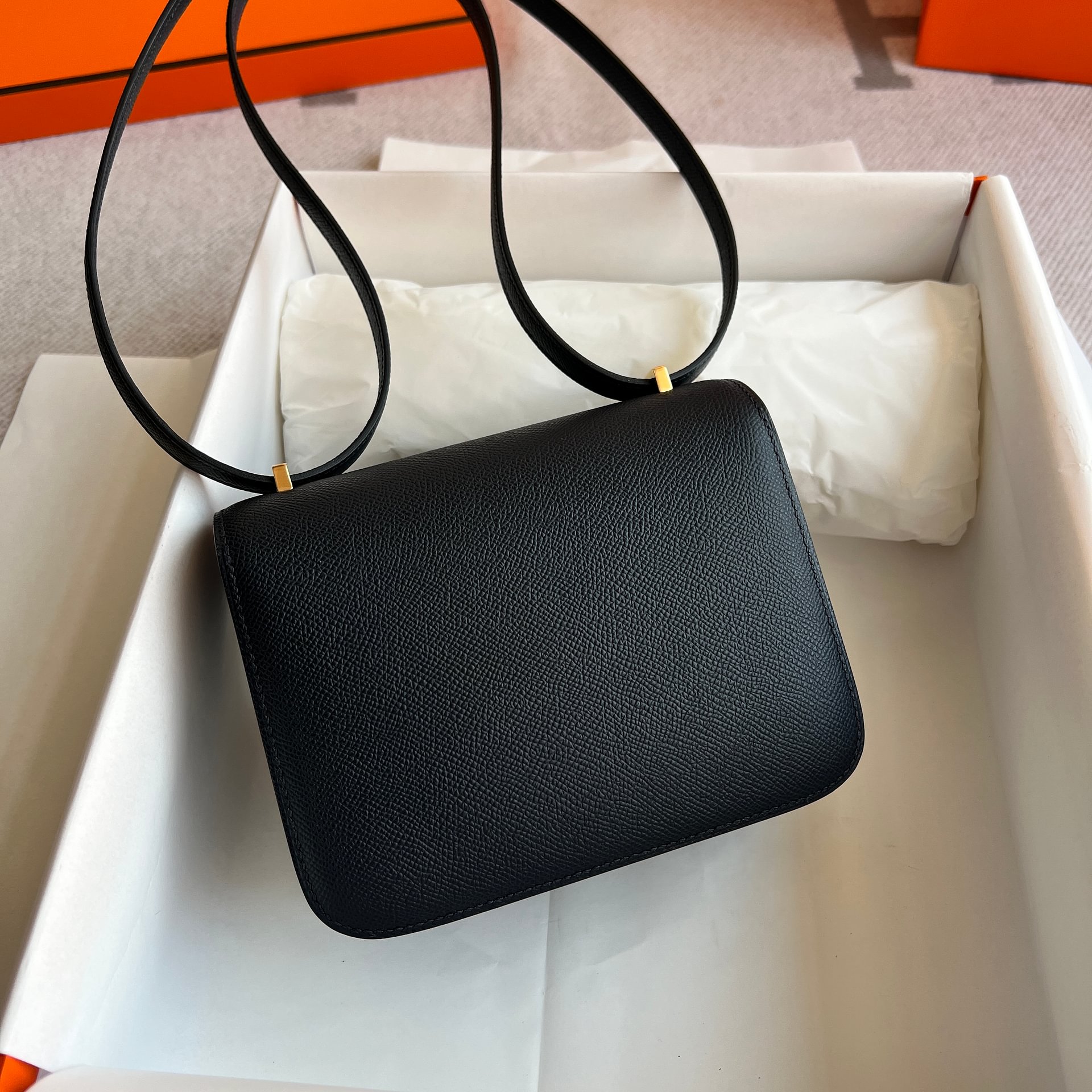 [Pre-order]กระเป๋าสะพายสุดชิค Hermes Constance18 Black Noir Epsom leather Gold hardware full handmade 100% คุณภาพ VIP เกรดดีที่สุด