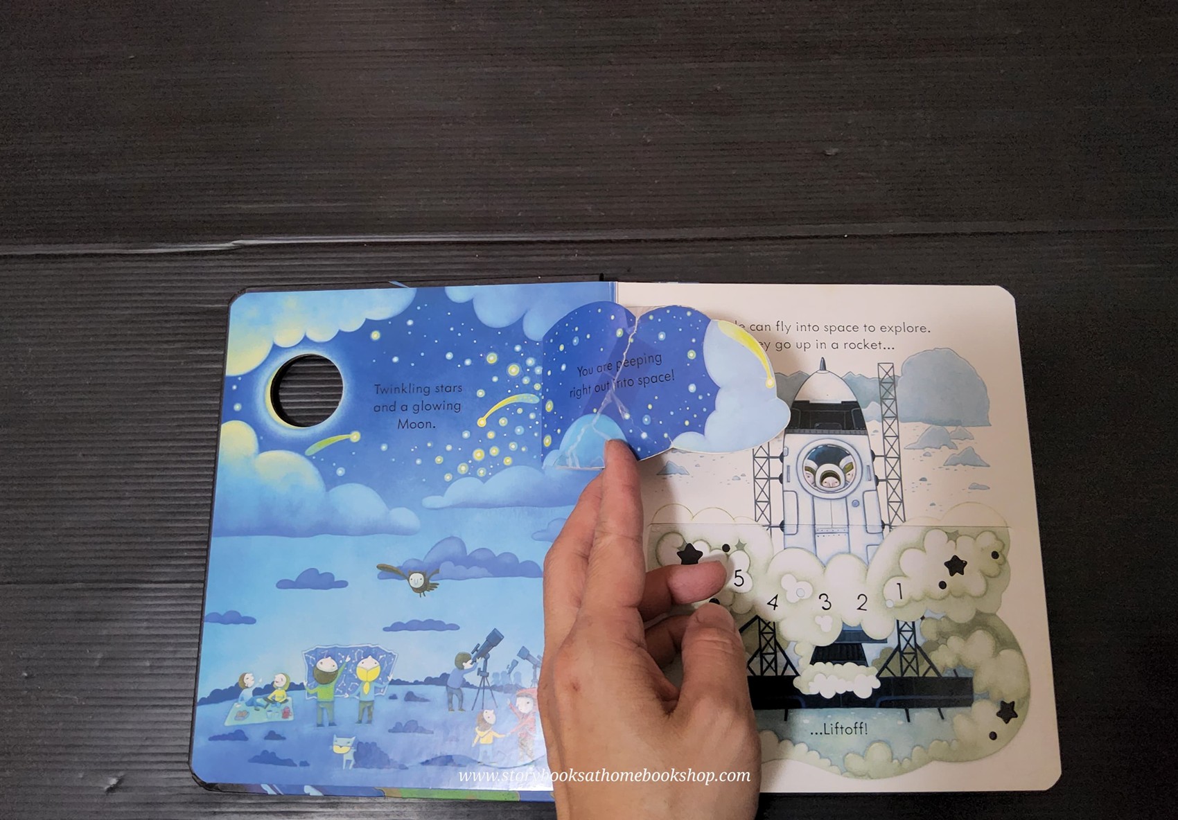 PEEP AND FLAP BOARD BOOK ** ð
ð
USBORNE PEEP INSIDE SPACE