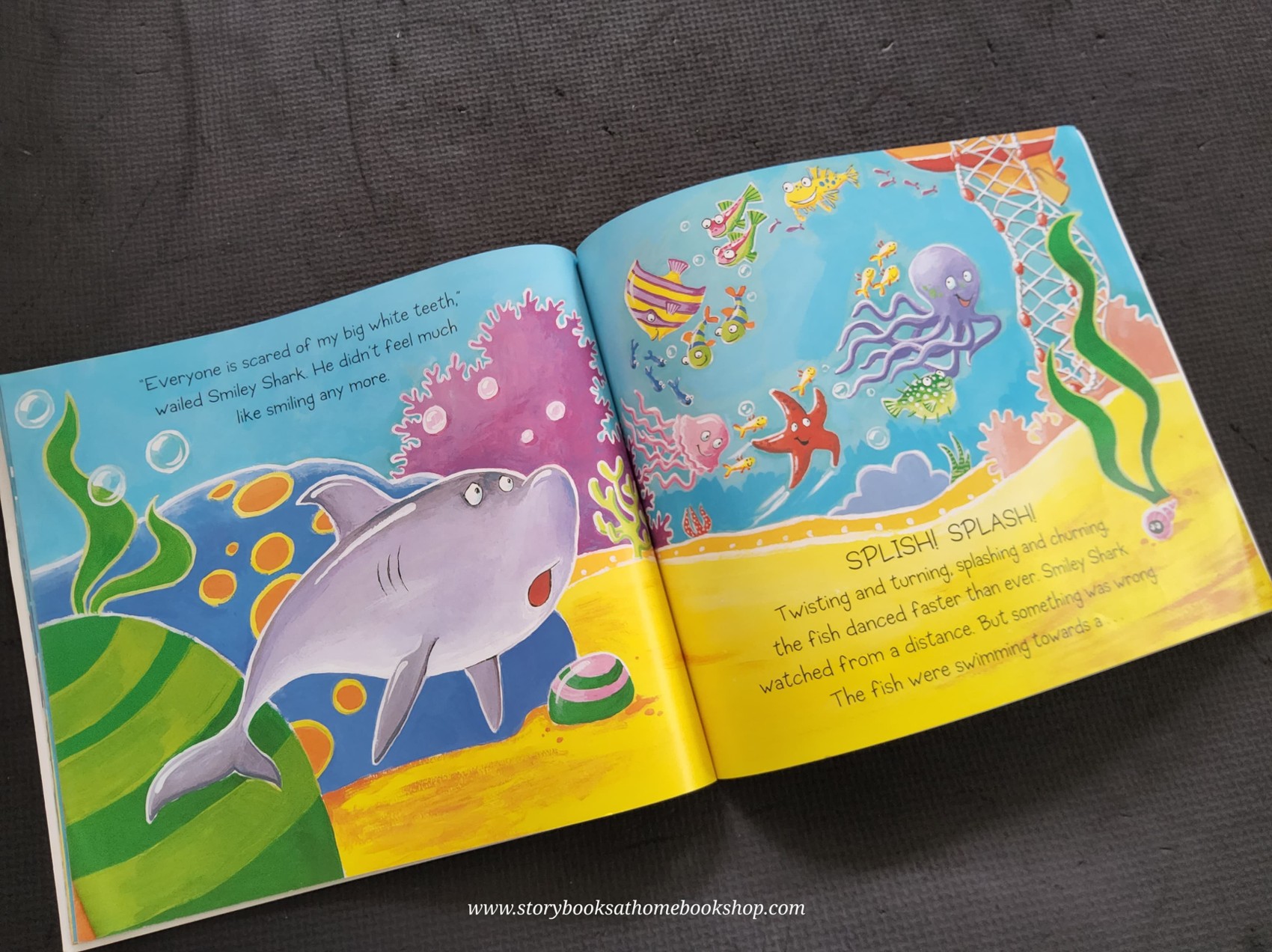หนังสือนิทานปกอ่อน** ♥️SMILEY SHARK BY RUTH GALLOWAY