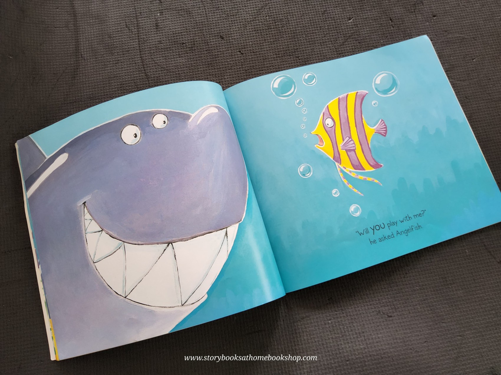 หนังสือนิทานปกอ่อน** ♥️SMILEY SHARK BY RUTH GALLOWAY