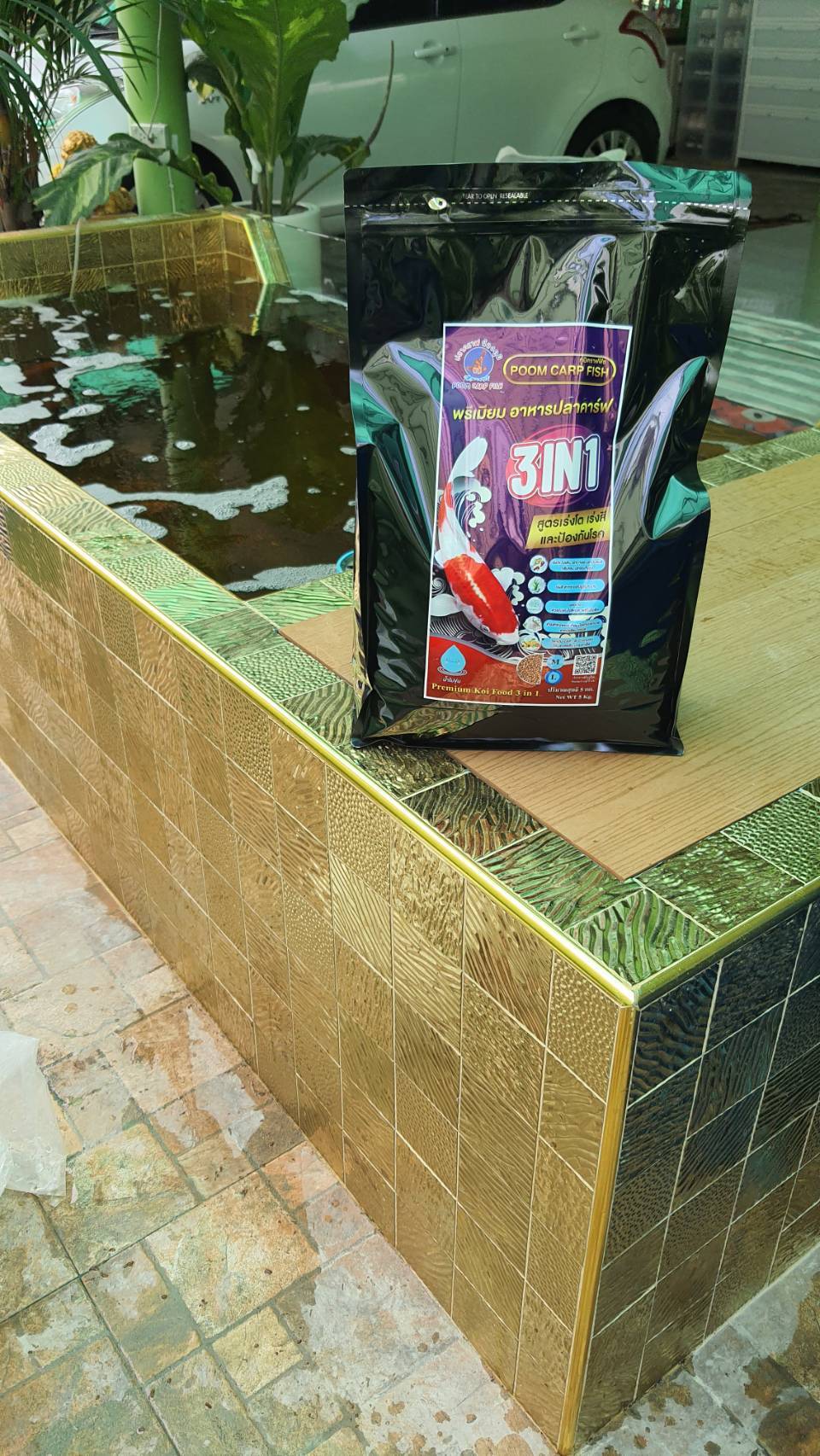 อาหารปลาคาร์ฟ เกรดพรีเมี่ยม POOMCARPFISH ครบทุกสูตรในซองเดียว สูตร 3 in 1 (เร่งโต+เร่งสี+ป้องกันโรค) เหมาะปลาคราฟทุกสายพันธ์ (บรรจุถุง 5 กก.)