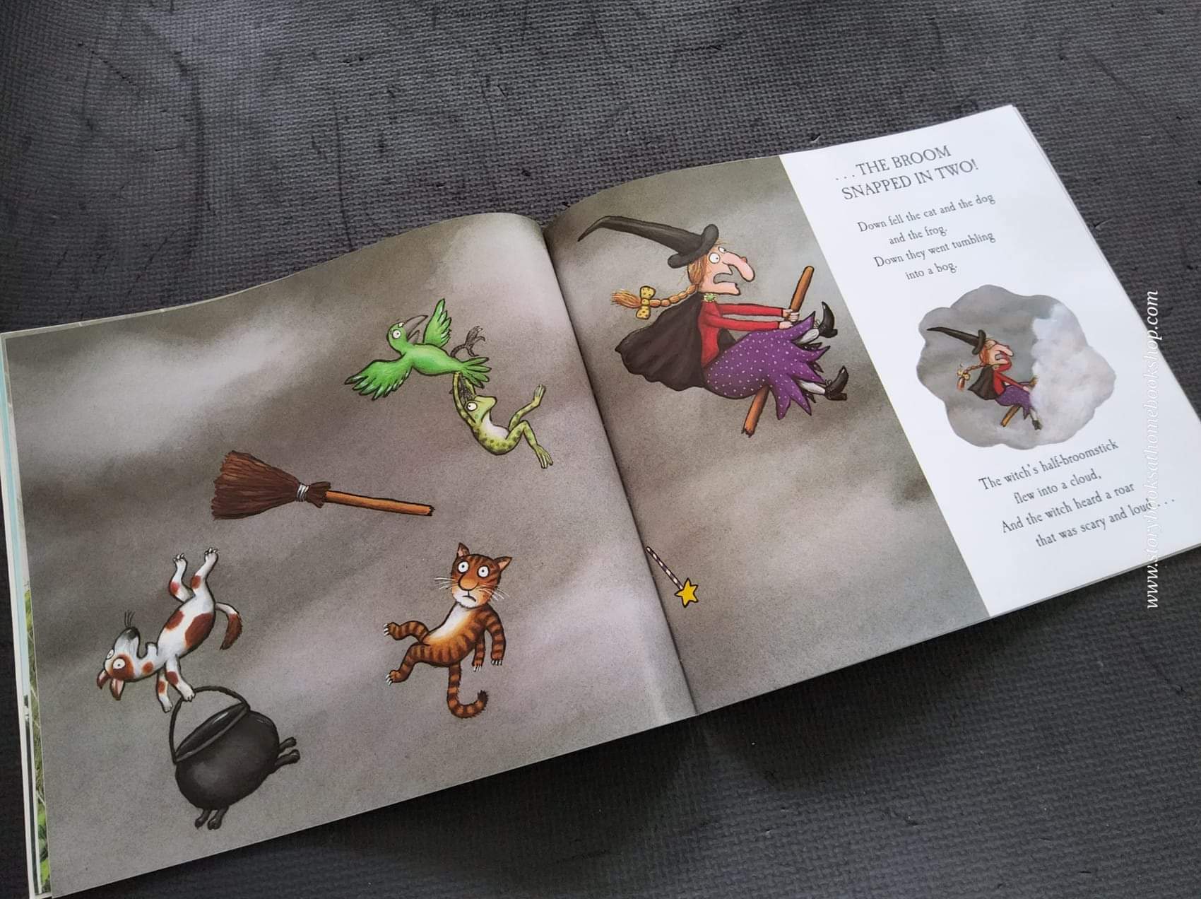หนังสือนิทานปกอ่อน** 🍅🍓ROOM ON THE BROOM BY JULIA DONALDSON.AXEL SHEFFLER