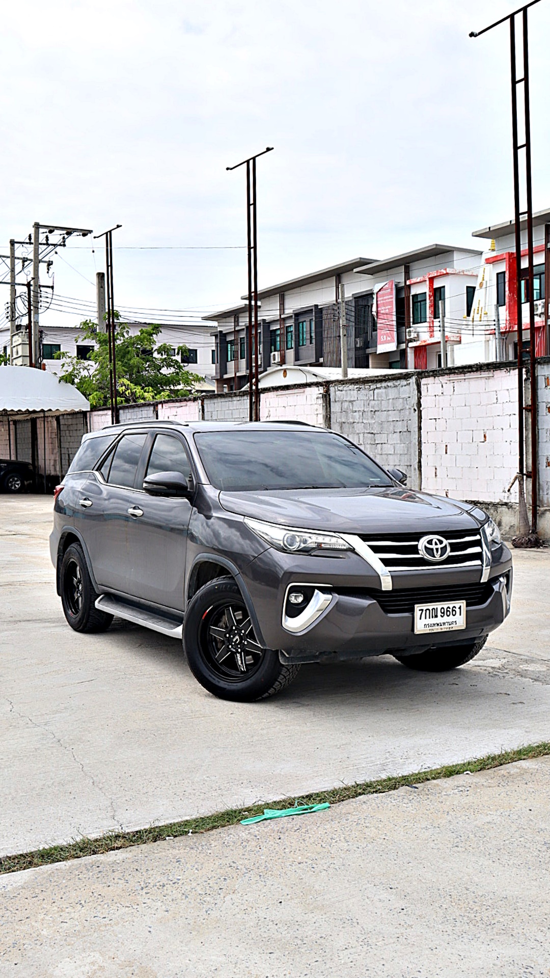 TOYOTA FORTUNER เปลี่ยนล้อยาง ล้อ COSMIS TYPE-R Revolution ขอบ18นิ้ว ยาง DCENTI GODZILLA 265/60R18 114H