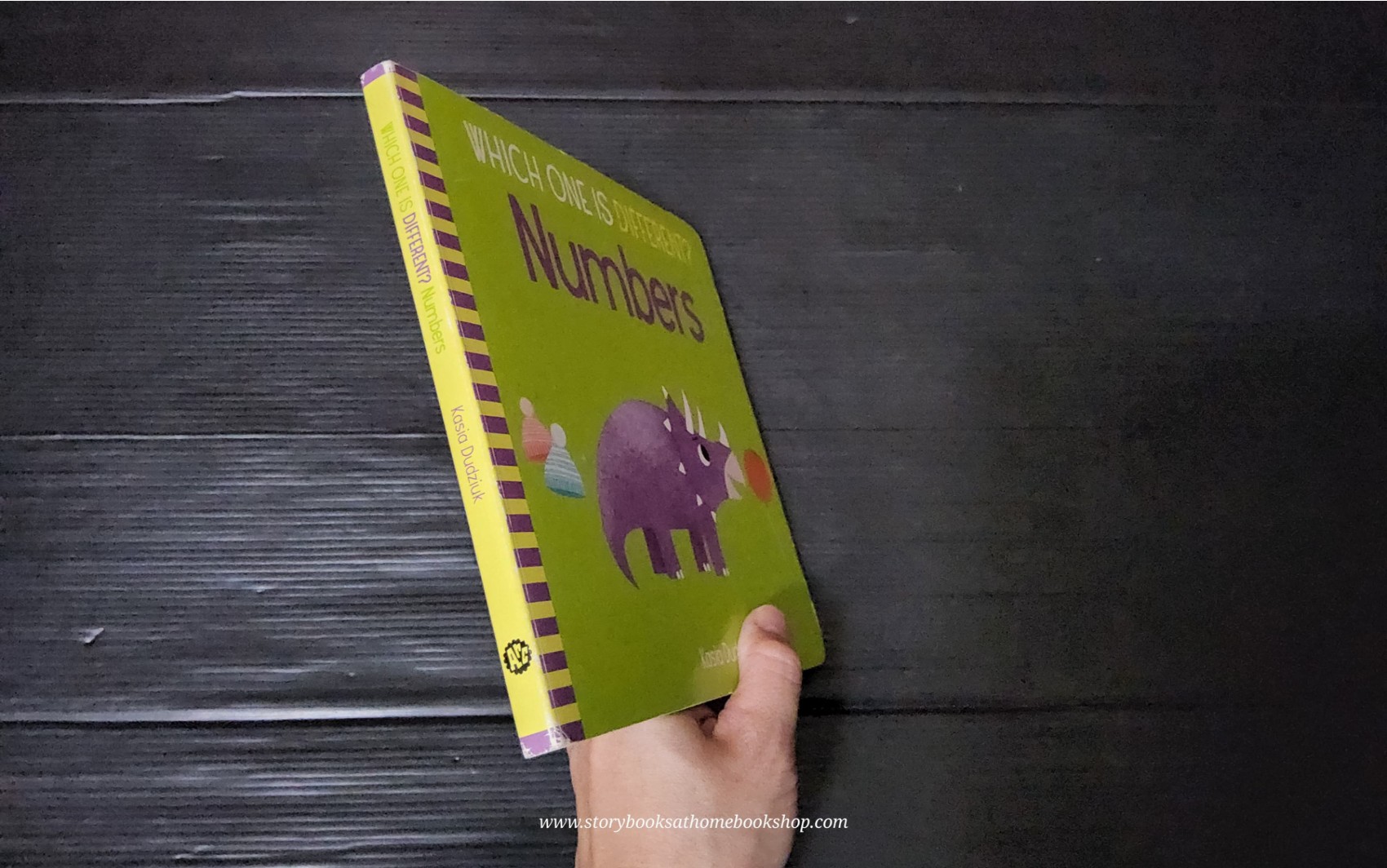 BOARD BOOK** 🍅🍓WHICH ON IS DIFFERENT? NUMBERS