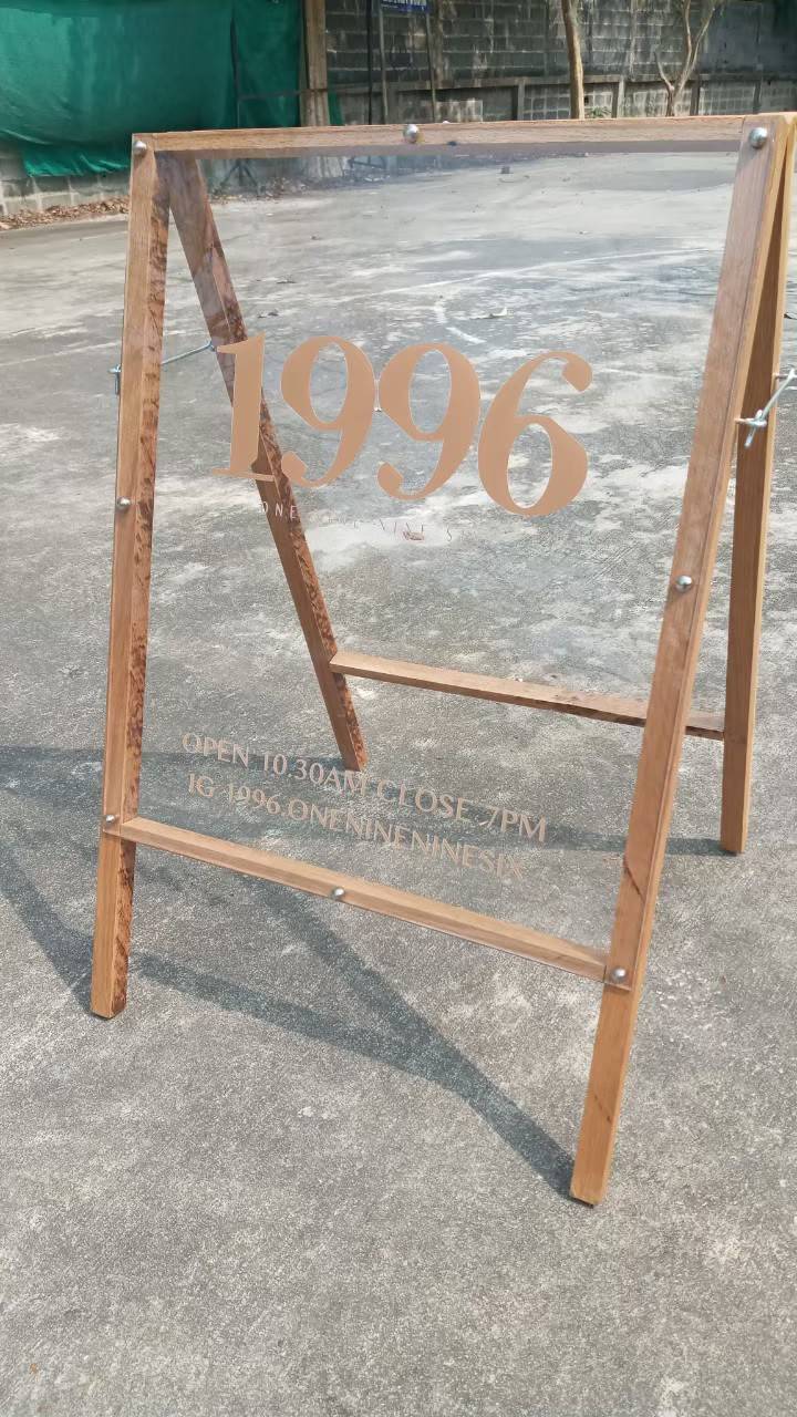 #ป้ายไม้สนติดอะคริลิคติดสติ๊กเกอร์ไดคัท