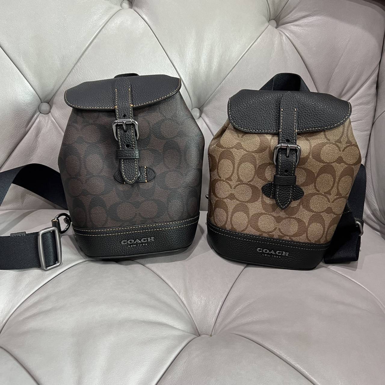 New Coach เป้ Hudson Small Pack In Signature Canvas 5 3/4" (L) x 8 1/4" (H) x 3 1/2" (W)