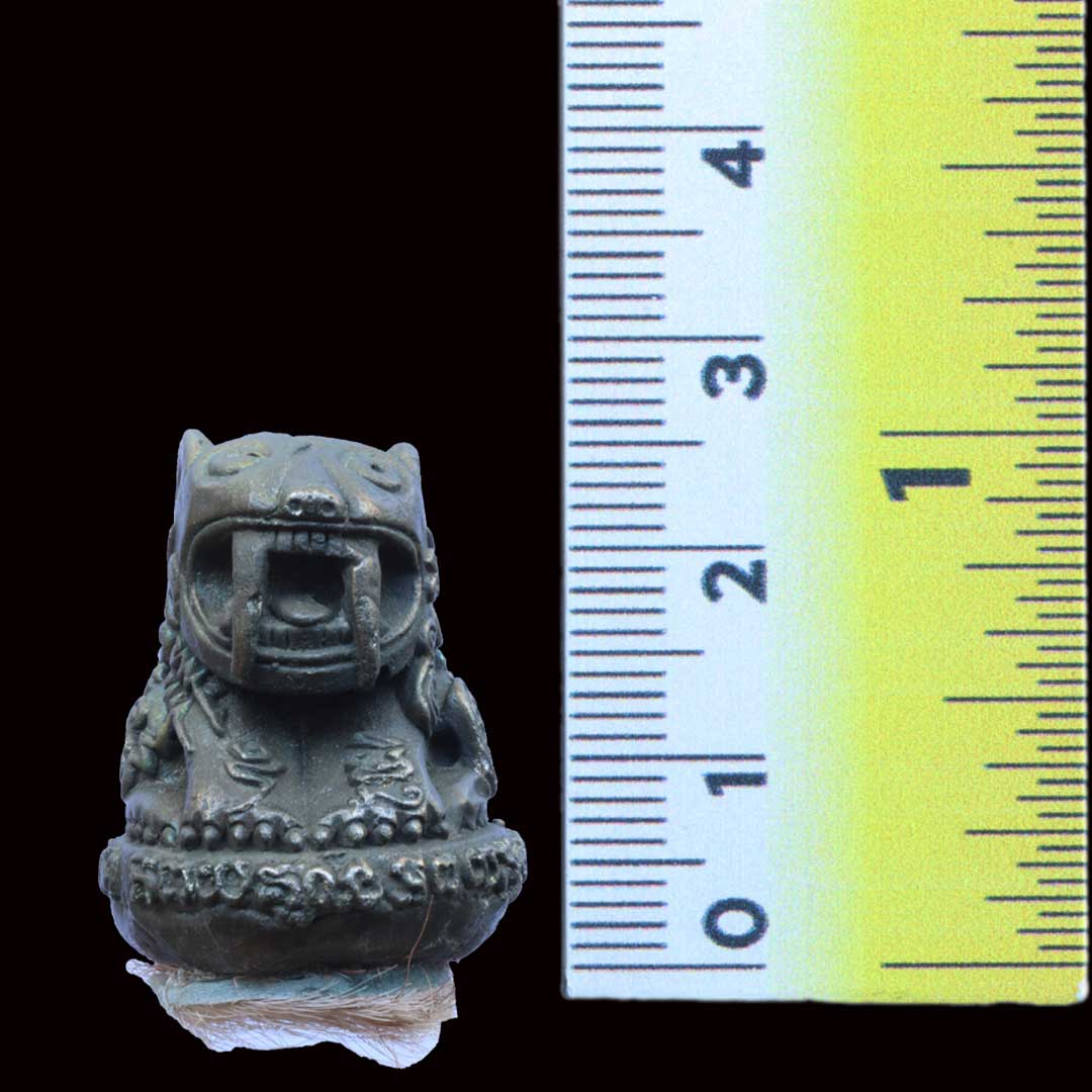 พยัคฆ์เขี้ยวดาบ เนื้อแร่เขาพนมกุเลน(พิเศษ) รุ่นไตรมาส ปี49 หลวงปู่กาหลง เขี้ยวแก้ว