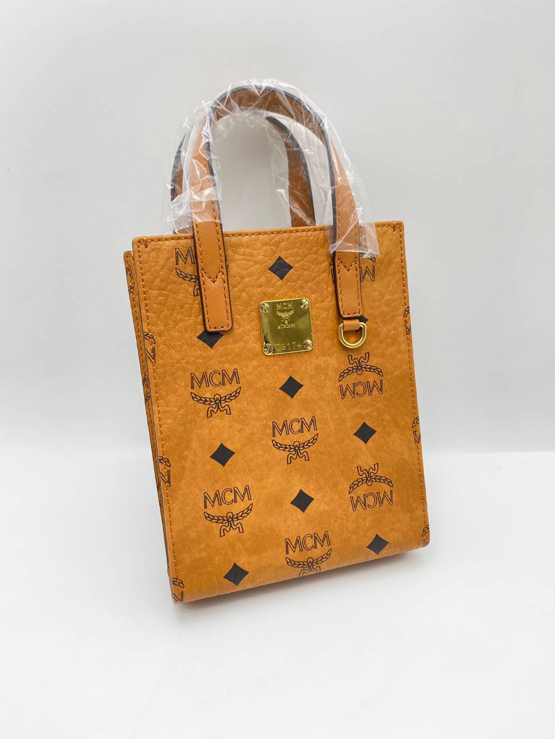 New Mcm Tote Size X-MINI ขนาด : 17.5 x 13.5 x 5 ซม. อุปกรณ์ : ถุงผ้า การ์ด
