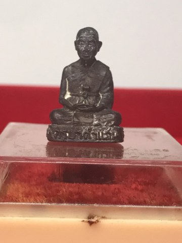 รูปหล่อหลวงปู่คำแสน (ใหญ่) วัดสวนดอก รุ่นแรก ปี ๒๕๑๙ พิธีมหาพุทธาภิเษก ในหลวงรัชกาลที่ ๙ ทรงเสด็จเททอง