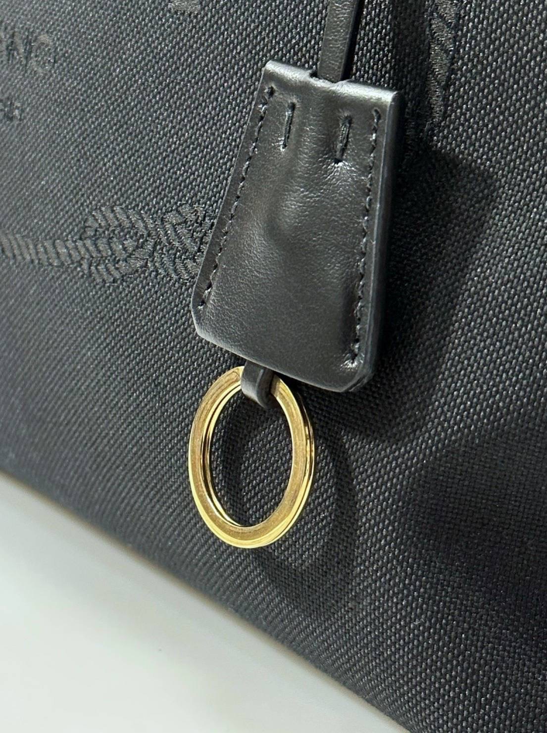 New Prada satchael ขนาด 12 * 8 * 5 นิ้ว