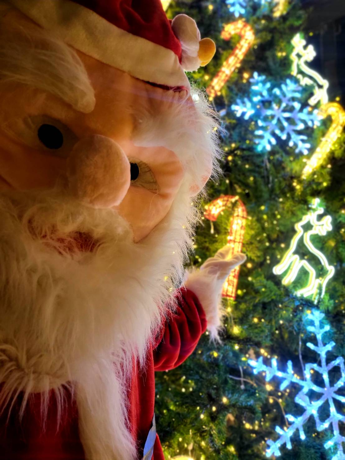 ต้นคริสต์มาสปลอม ขนาด 4.5เมตร พร้อมของตกแต่ง สวยลงตัว