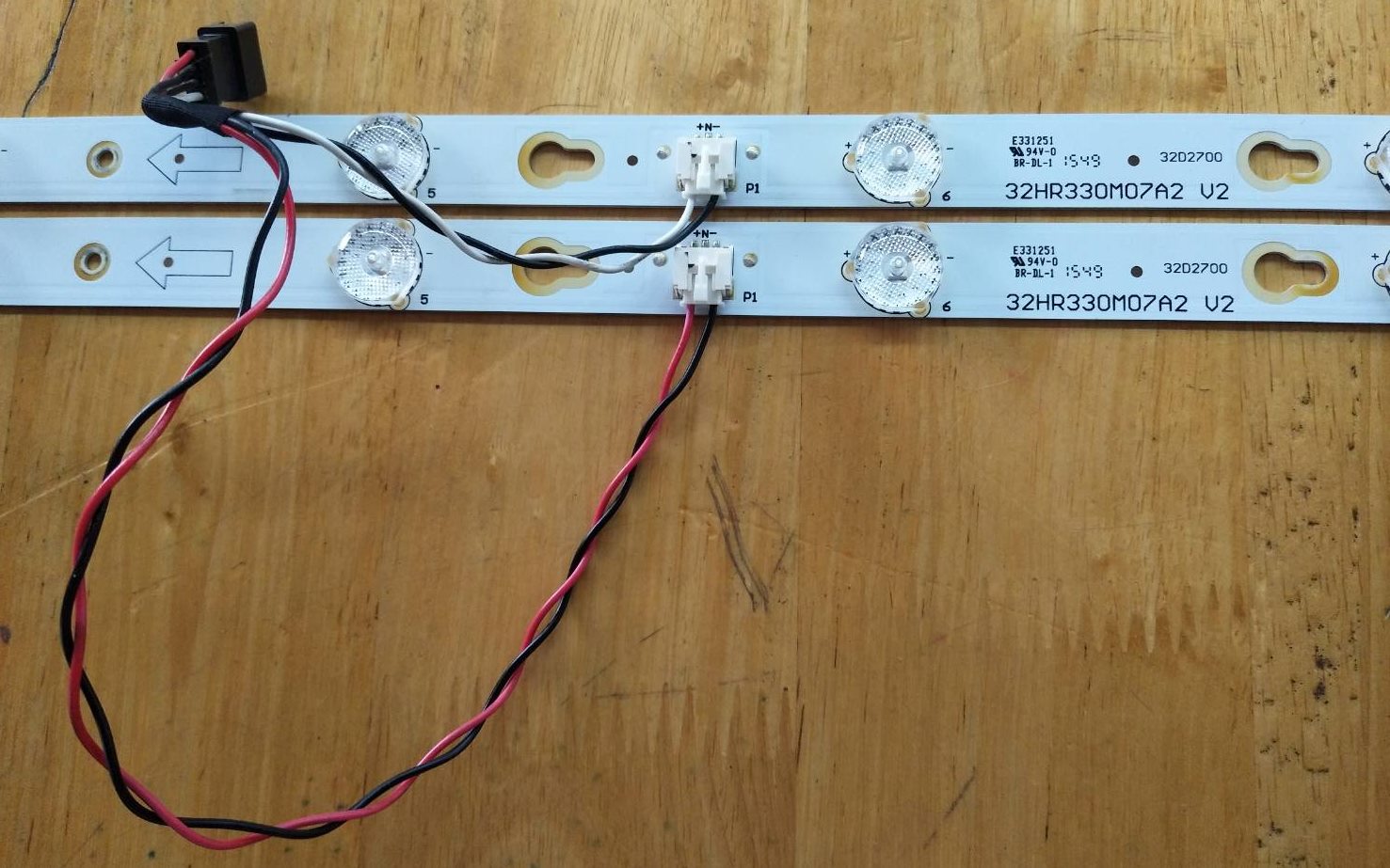 หลอดแบล็คไลท์ทีซีแอล //ของถอดพร้อมใช้งาน รุ่นLED32D2710*LED32D2700*LED32D2730*LED32D2720*LED32S3800