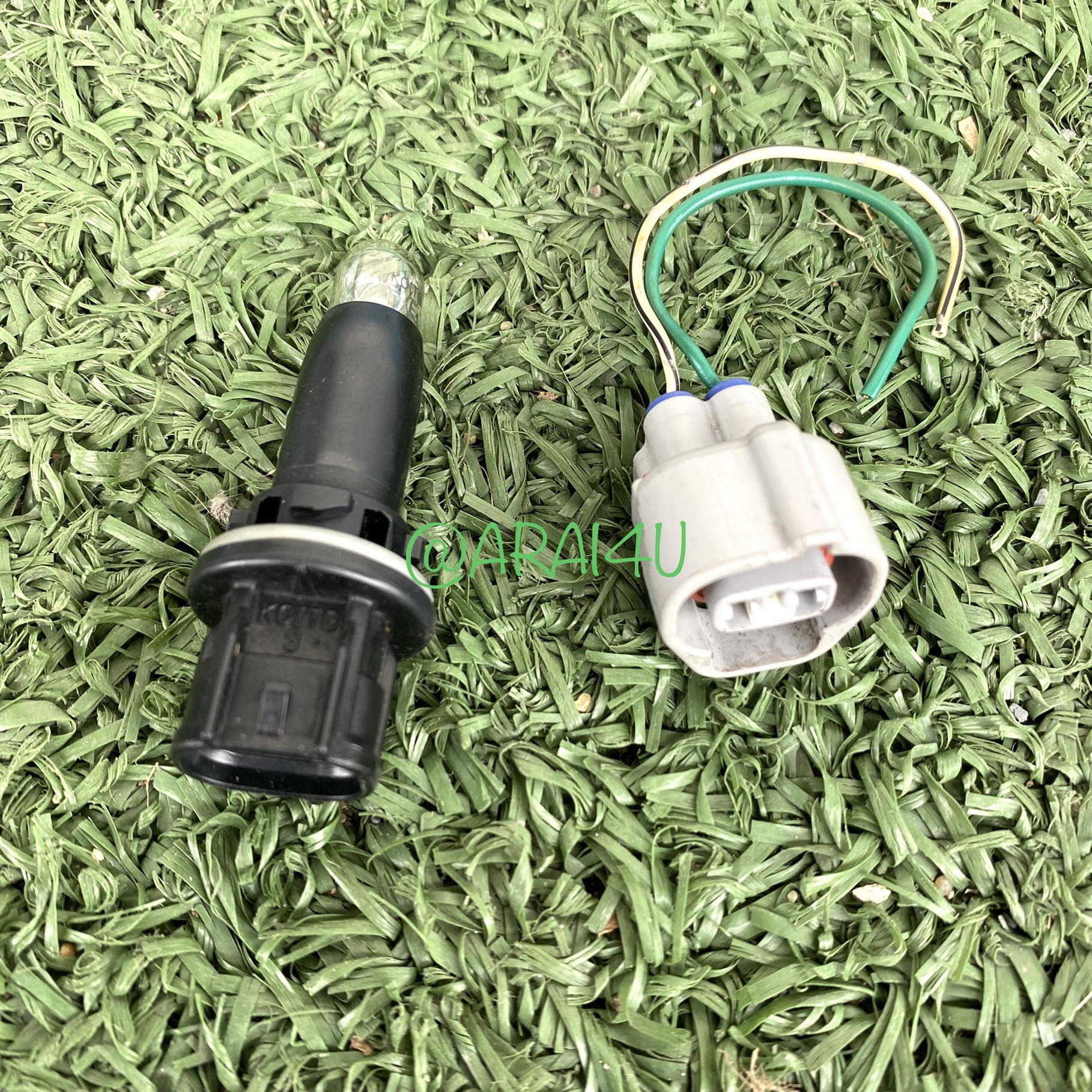 ขั้วไฟหรี่ T10 พร้อมปลั๊ก TOYOTA