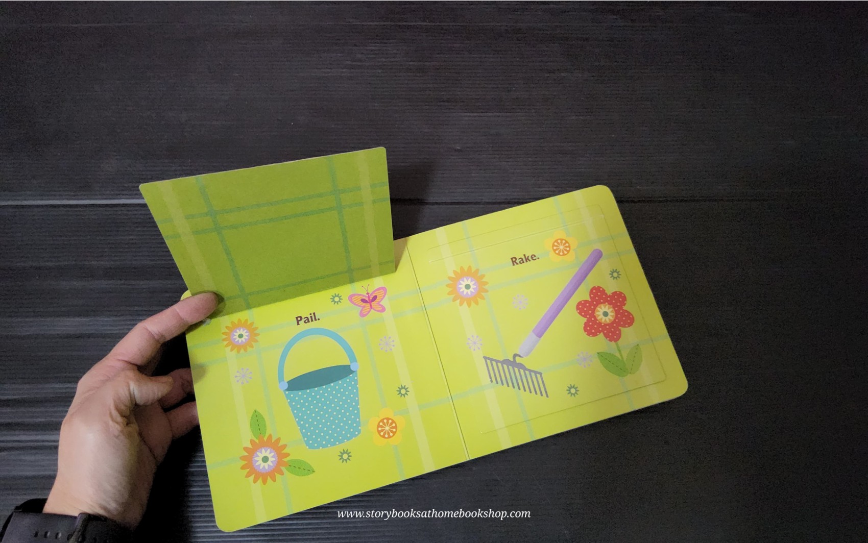 Flap Board Book** 🍅🍓THE LITTLE GARDENER