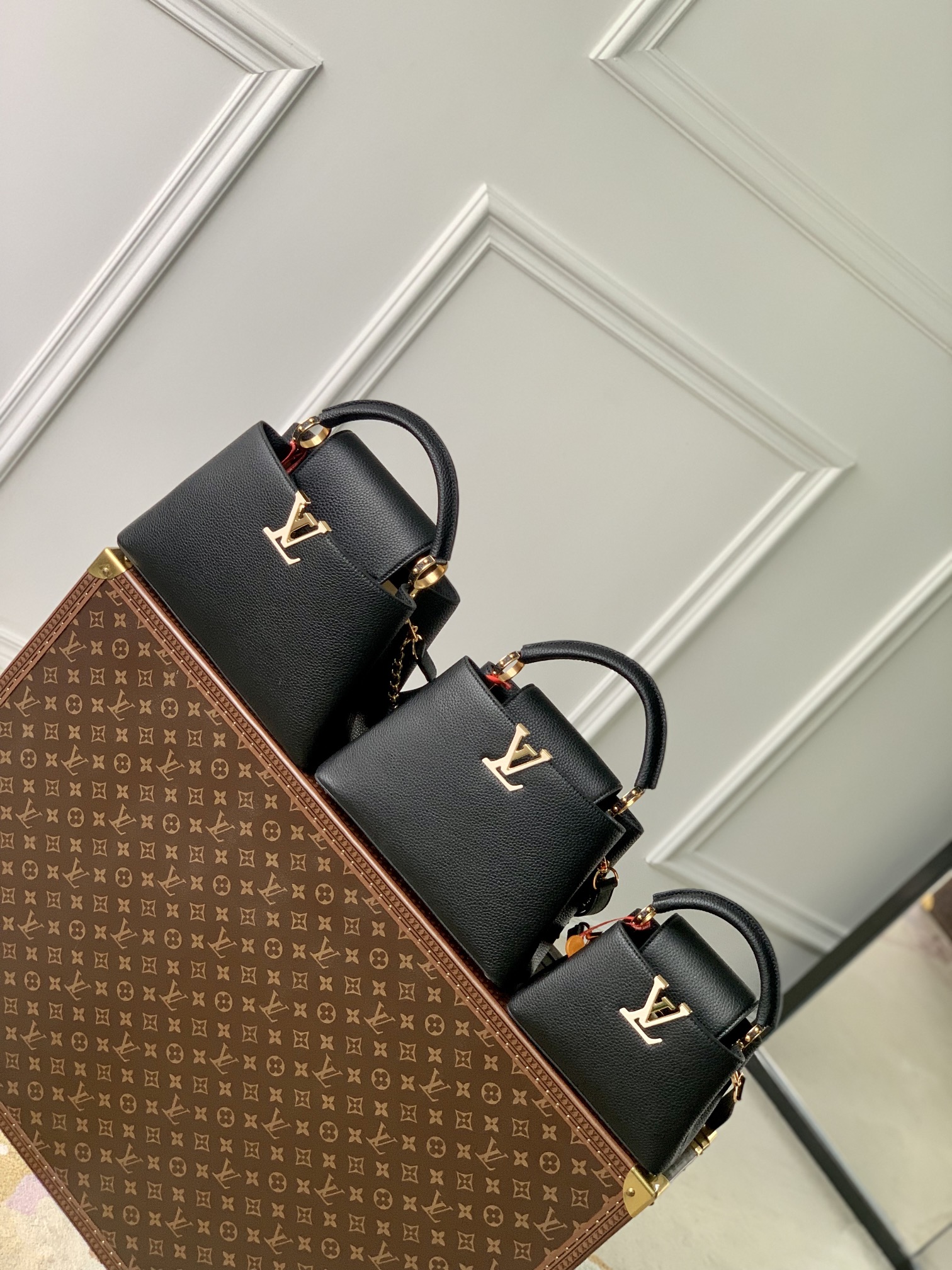 [Pre-order]กระเป๋าสะพาย LOUIS VUITTON Taurillon Leather Capucines งานคุณภาพที่ดีที่สุด