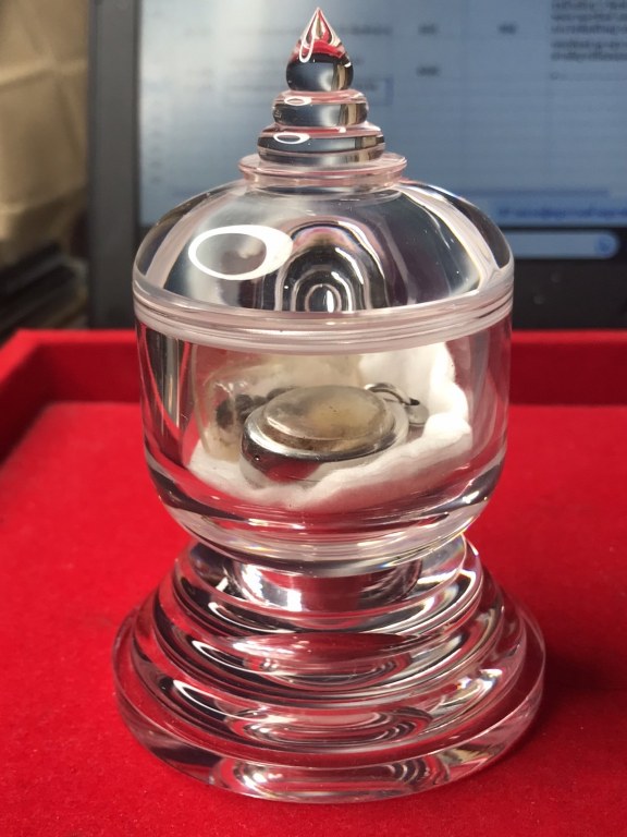 พระทันตธาตุ และเม็ดประคำ ครูบาอินโต คัธวังโส วัดบุญยืน จ.พะเยา ได้มาจากครูประหยัด อายุ ๖๐ ปี (บันทึก พ.ศ.๒๕๖๖) เคยสอนอยู่ที่โรงเรียนสันโค้ง จ.เชียงราย ปัจจุบัน (พ.ศ.๒๕๖๖) เกษียณอายุแล้ว