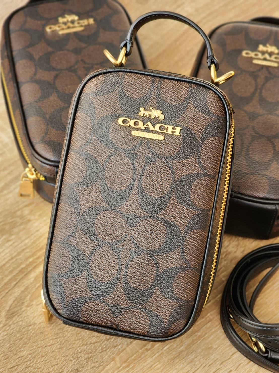 พร้อมส่ง New Coach Eva Phone Crossbody