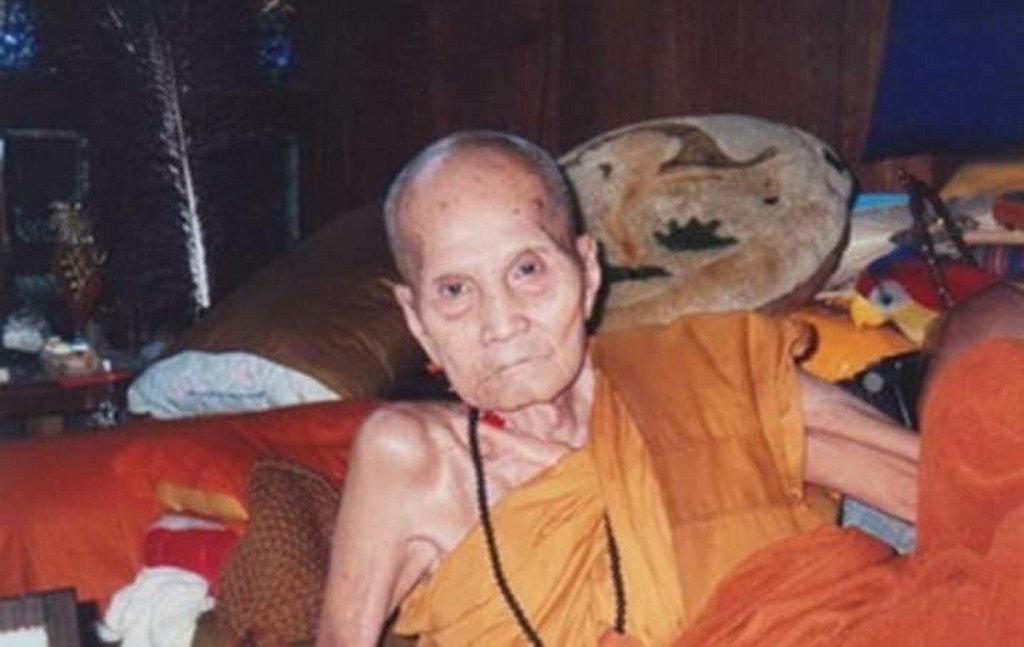 พระทันตธาตุ จีวร พระอัฐิธาตุ ครูบาอินตา วัดห้วยไซ อ.บ้านธิ จ.ลำพูน ได้มาจากหมวดชาติ อยู่ที่ ต.บ้านกลาง อ.เมือง จ.ลำพูน เป็นตำรวจ ตชด. อยู่ที่อำเภอฝาง เล่าว่าได้มาจากคุณพ่อของท่าน ชื่อพ่อหนานปันเสีียเมื่อเมื่อตอนอายุ ๖๘ ปี พ.ศ. ๒๕๕๑ (บันทึกปี ๒๕๖๖)