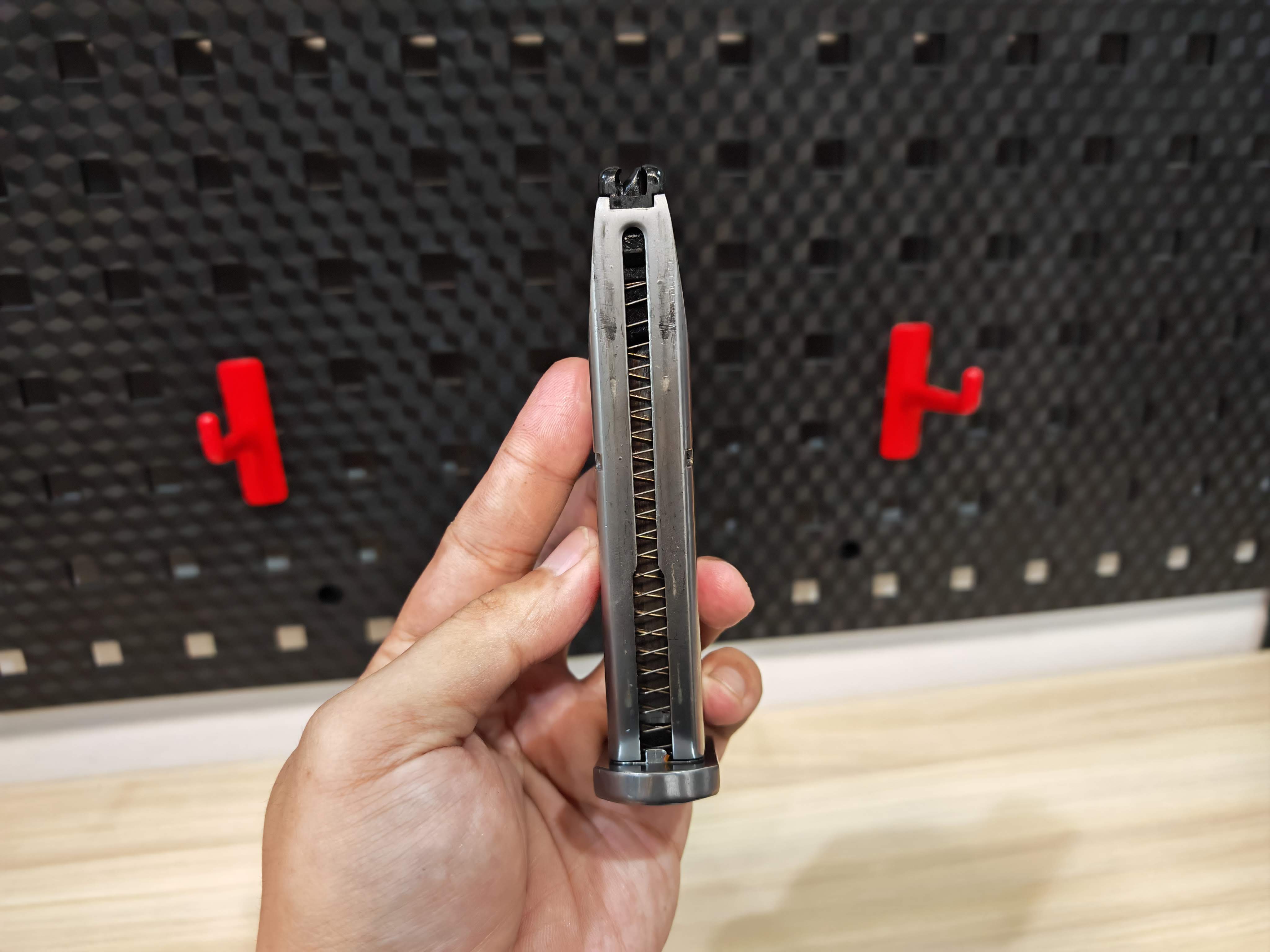 WE Beretta M92 Semi Version GBB เงิน ไต้หวัน BB Gun บีบีกัน แบบแก๊ส ปืนอัดลม มือสอง Airsoft Gun