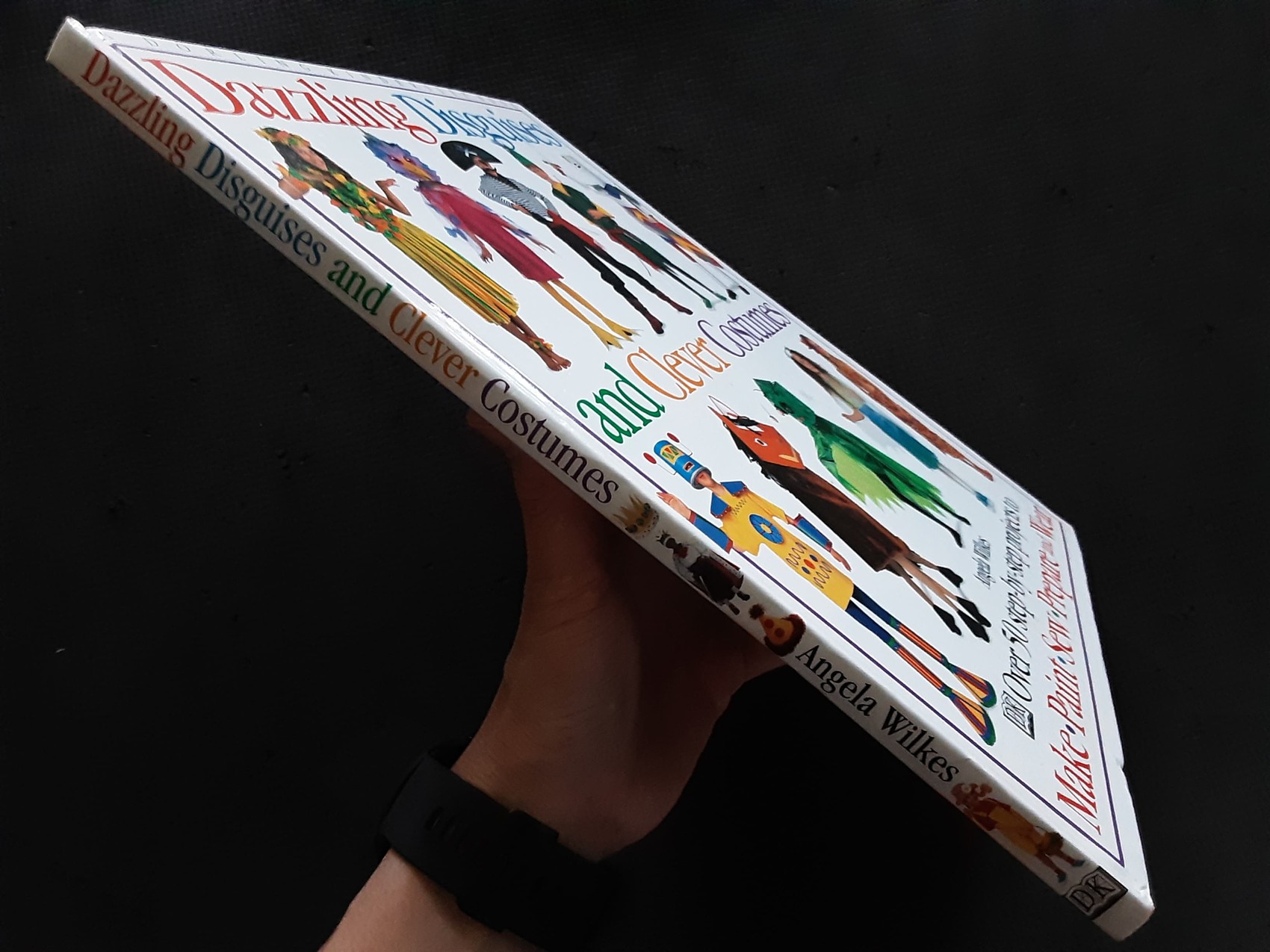 Activities Book หนังสือกิจกรรม ภาษาอังกฤษ 🍅🍓 Dazzling Disguisses and Clever Costumes/Used สภาพ 80-90%