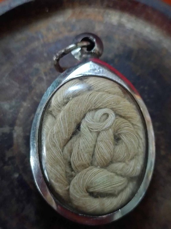 พระทันตธาตุ ครูบาบุญมา วััดบ้านฮวก ต.ภูซาง จ.พะเยา ได้มาจากคุณจักรกฤษณ์ฯ อายุ 45 ปี ได้รับมาจากคุณพ่ออีกทอดหนึ่ง ชื่อสุงเกิด เสียชีวิตเมื่่อ พ.ศ. 2558 ลุงเกิดมีอาชีพ ตำรวจเก่า ใน อ.ภูซาง ท่านเป็นลูกศิษย์คูบาบุญมา ได้รับพระทันตธาตุมาในปี 2548