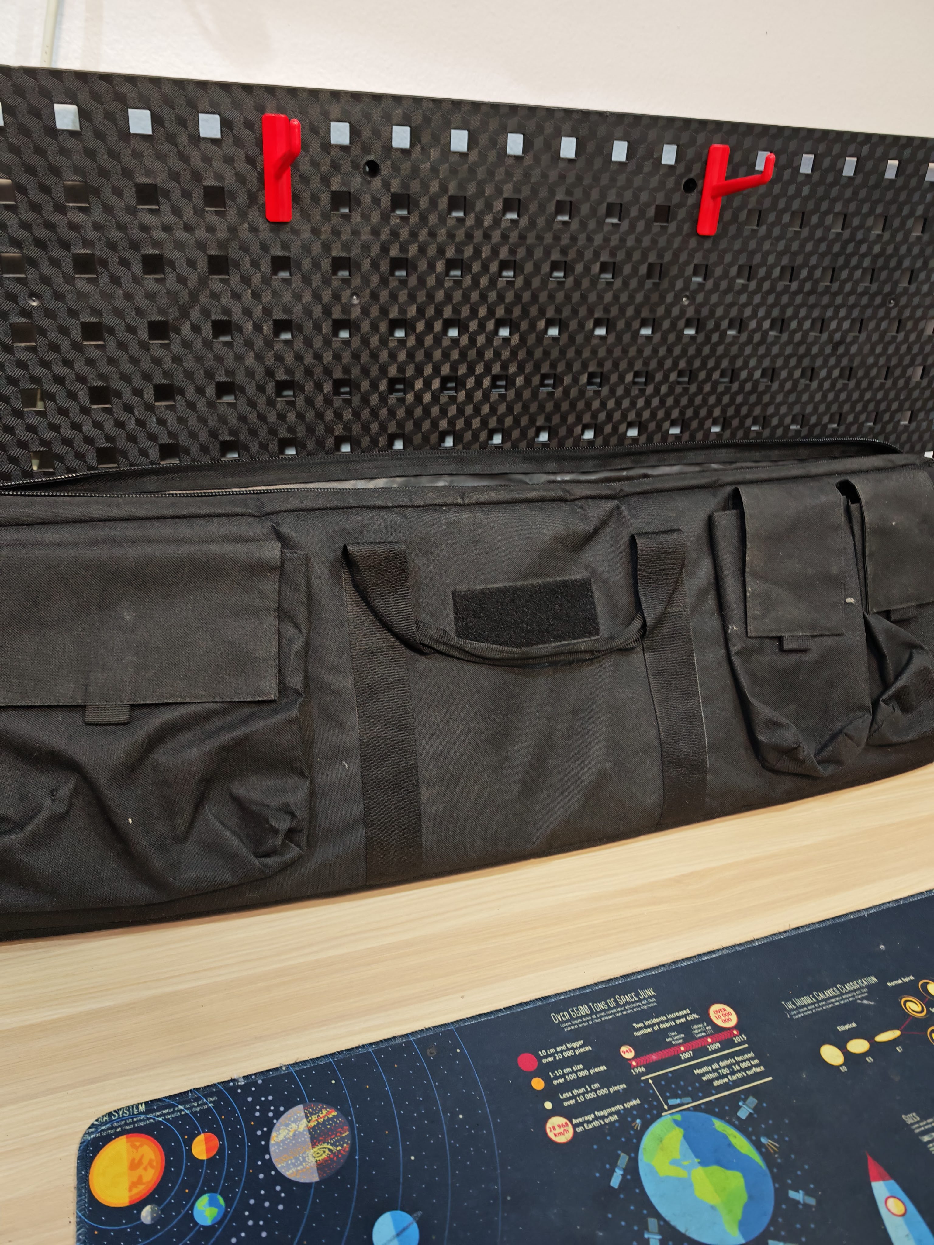 กระเป๋า 90 Cm มีโฟมหนาด้านใน สภาพสวย สายสะพาย สายถือครบ มือสอง