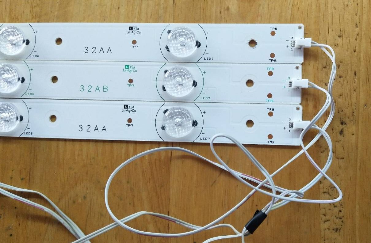 หลอดแบ็คไลท์ทีวียี่ห้อ Polytron รุ่นPLD32D700U :PLD32D900 :PLD32V700