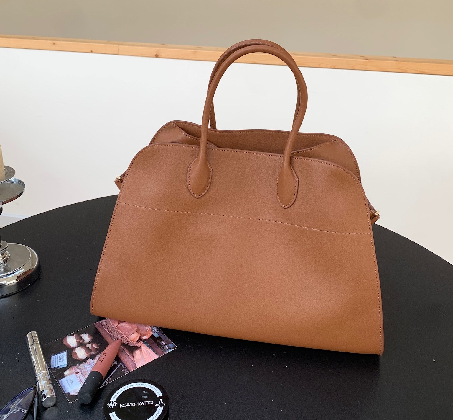 [Pre-order]กระเป๋าสะพายThe Row Soft Margaux 15 Tote Bag Brown in Leather คุณภาพ VIP เกรดดีที่สุด