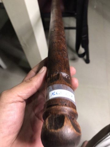 ไม้เท้าครูบาชัยยะวงศา เล่มนี้ ได้มาจากชาวกะเหรี่ยงท่านหนึ่ง ปัจจุบัน (ปี 2565) อายุ 80-90 ปีแล้ว ตอนที่ไปเอาไม้เท้านี้ เพื่อน ๆ เพื่อนบ้านคุณลุงท่านก็ไปเอาไม้เท้าที่บ้าน ของตัวเองให้ นำมารวม ๆ กัน จึงได้มา 5 เล่มในคราวเดียวกัน