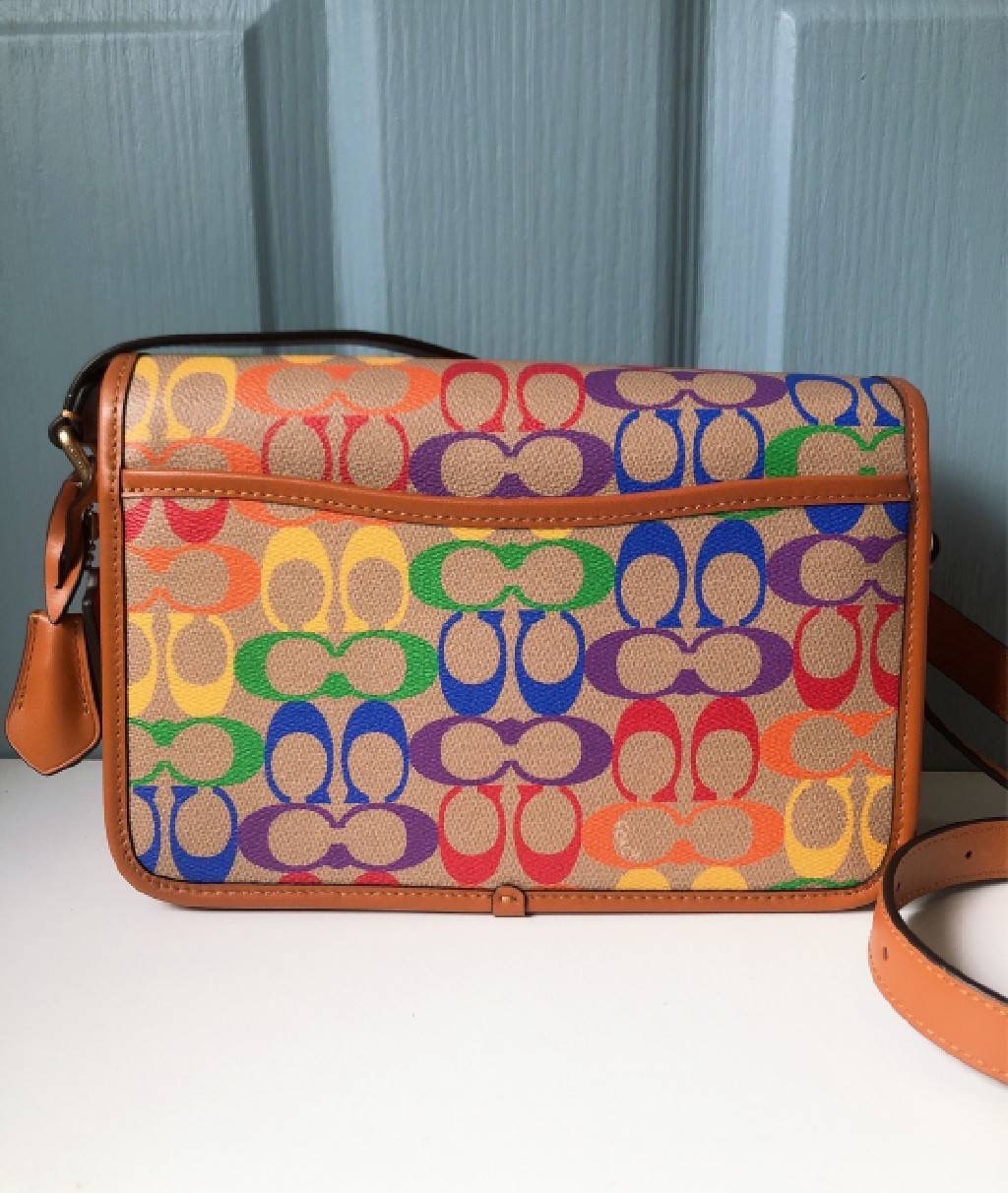 New COACH Studio Shoulder Bag In Rainbow Signature Canvas (shop) Size: 9.75" (L) x 6.25" (H) x 3.5" (W) อุปกรณ์ ป้าย การ์ด ถุงผ้า