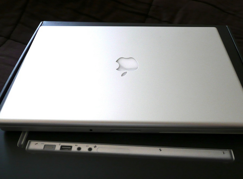 Apple Macbook Pro Intel Core2Duo 2.5 GHz 15 inch สภาพ 95 Early2008