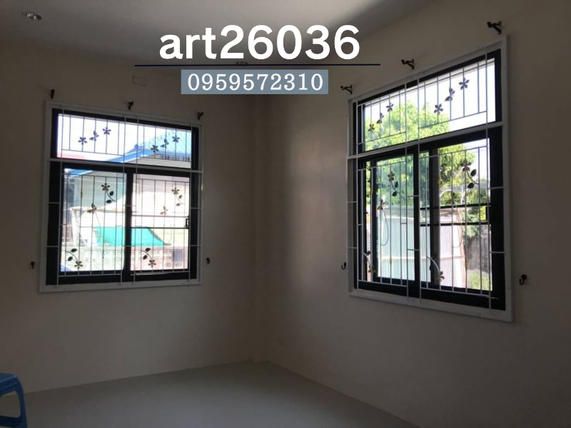 หน้าต่าง เหล็กดัดพร้อมมุ้งลวด ลายผีเสื้อ ดอกไม้