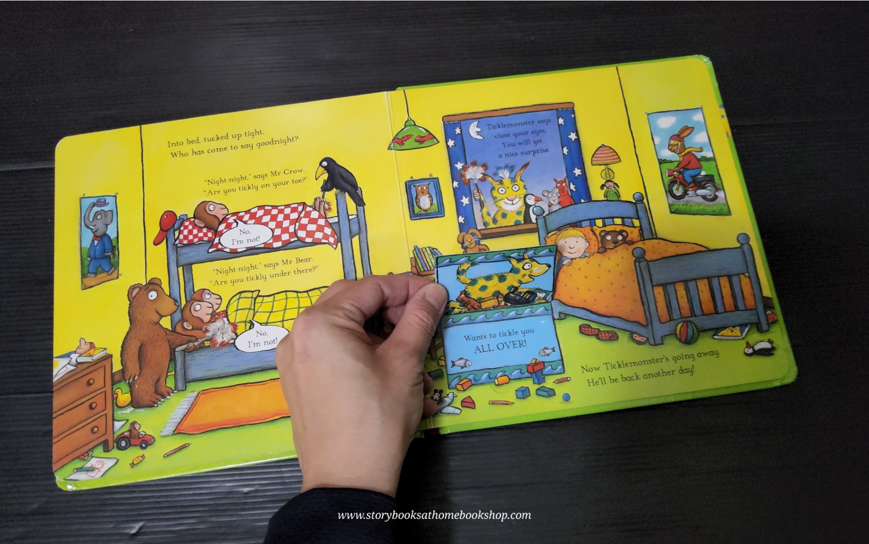 FLAP BOARD BOOK** 🍅🍓THE TICKLE BOOK BY IAN WHYBROW.AXEL SCHEFFLER