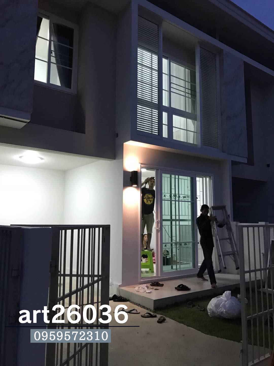 เหล็กดัดสีอบพร้อมมุ้งลวด ประตู บานเลื่อน