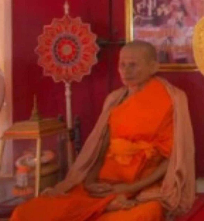 พระทันตธาตุครูบาเงิน วัดแม่คำหลวง อ.แม่ตัน จ.เชียงราย ได้มาจากคุณลุงสมหมาย ซึ่งได้มาจากคุณลุงสิงห์คำ อายุ 75 ปี เป็นคนขับรถให้ครูบาเงิน และเป็นลูกศิษย์ครูบาเงิน ลุงคำได้พระทันตธาตุองค์นี้มาเมื่อปี 2540 และส่งมอบให้กับคุณลุงสมหมายเมื่อปี 2559