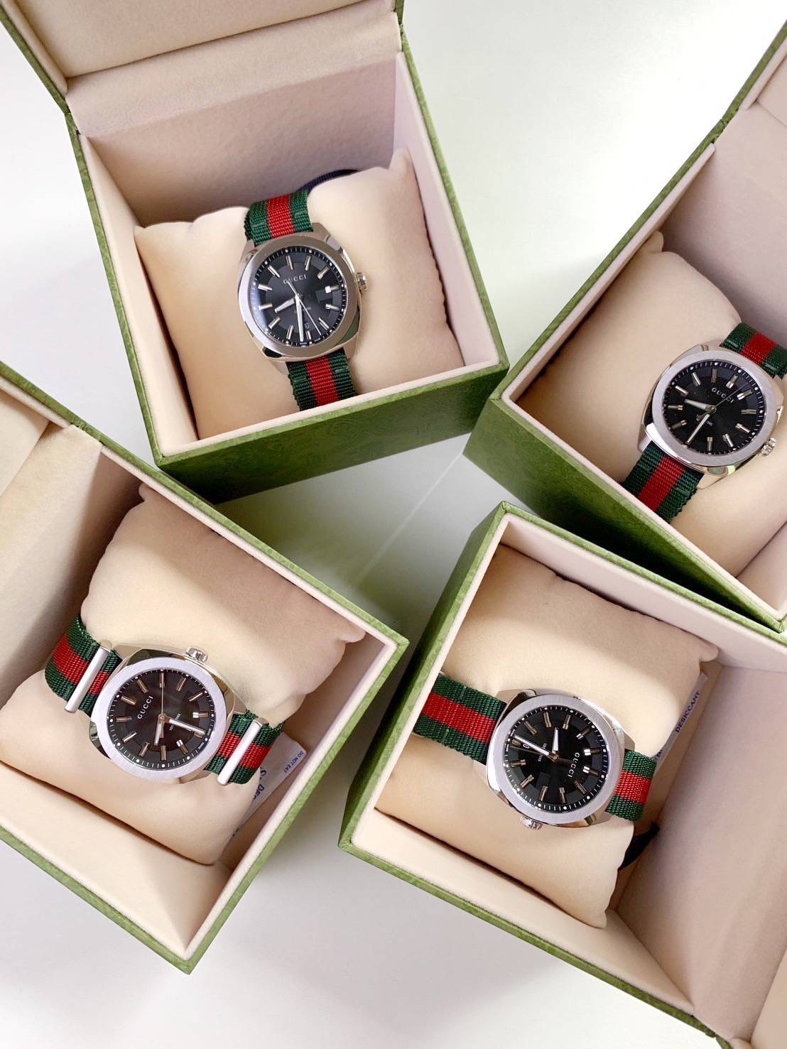 New Gucci GG2570 ออกชอป uk (uk) อุปกรณ์. กล่องเขียว ฝาครอบ ป้ายTag รหัสบาร์โค้ด ✅✅ มีใบรับประกัน online 2 ปี